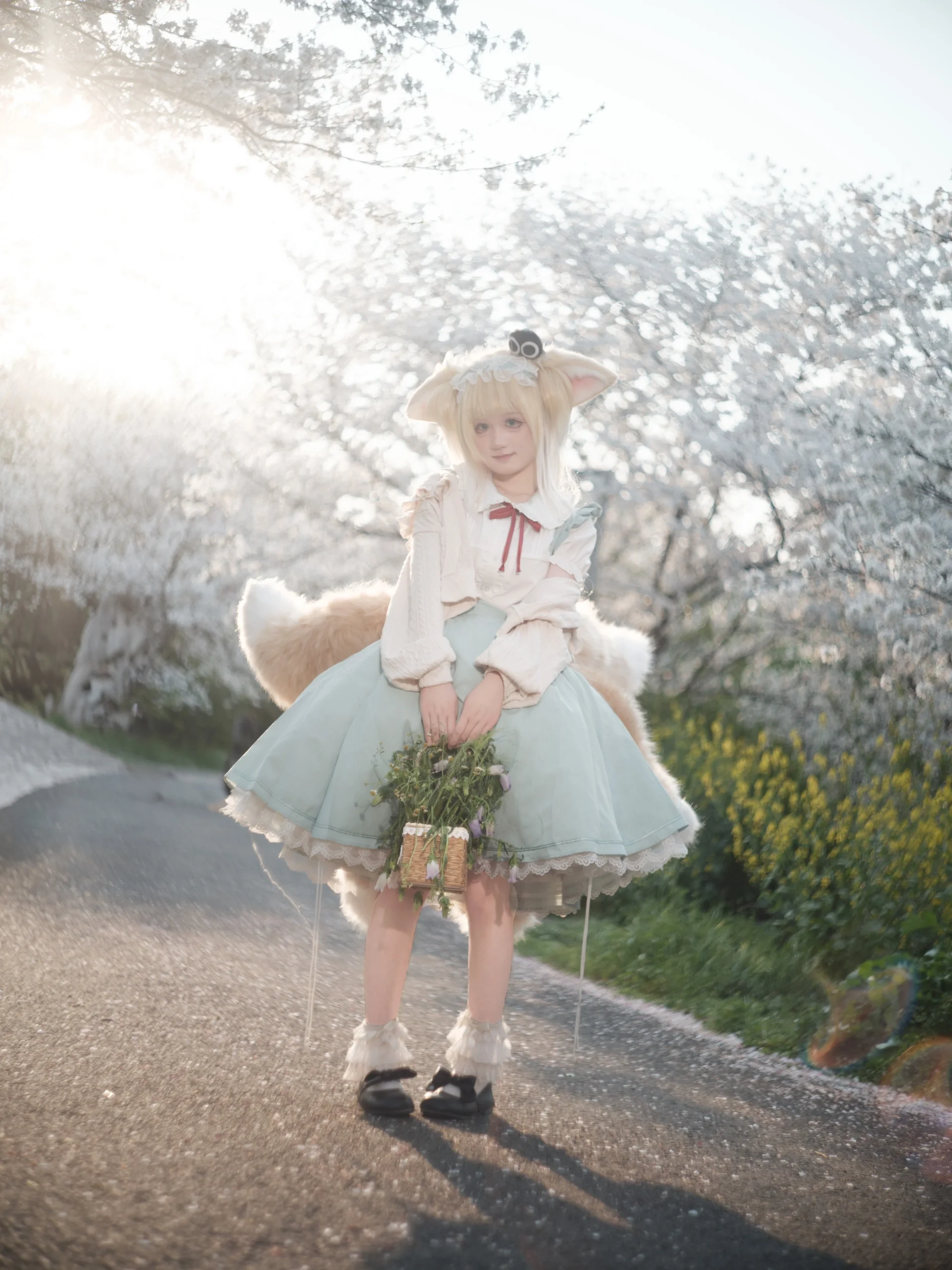 【铃兰cos】明日方舟春日企划，樱花树下的大尾巴干员 - 第 3 张