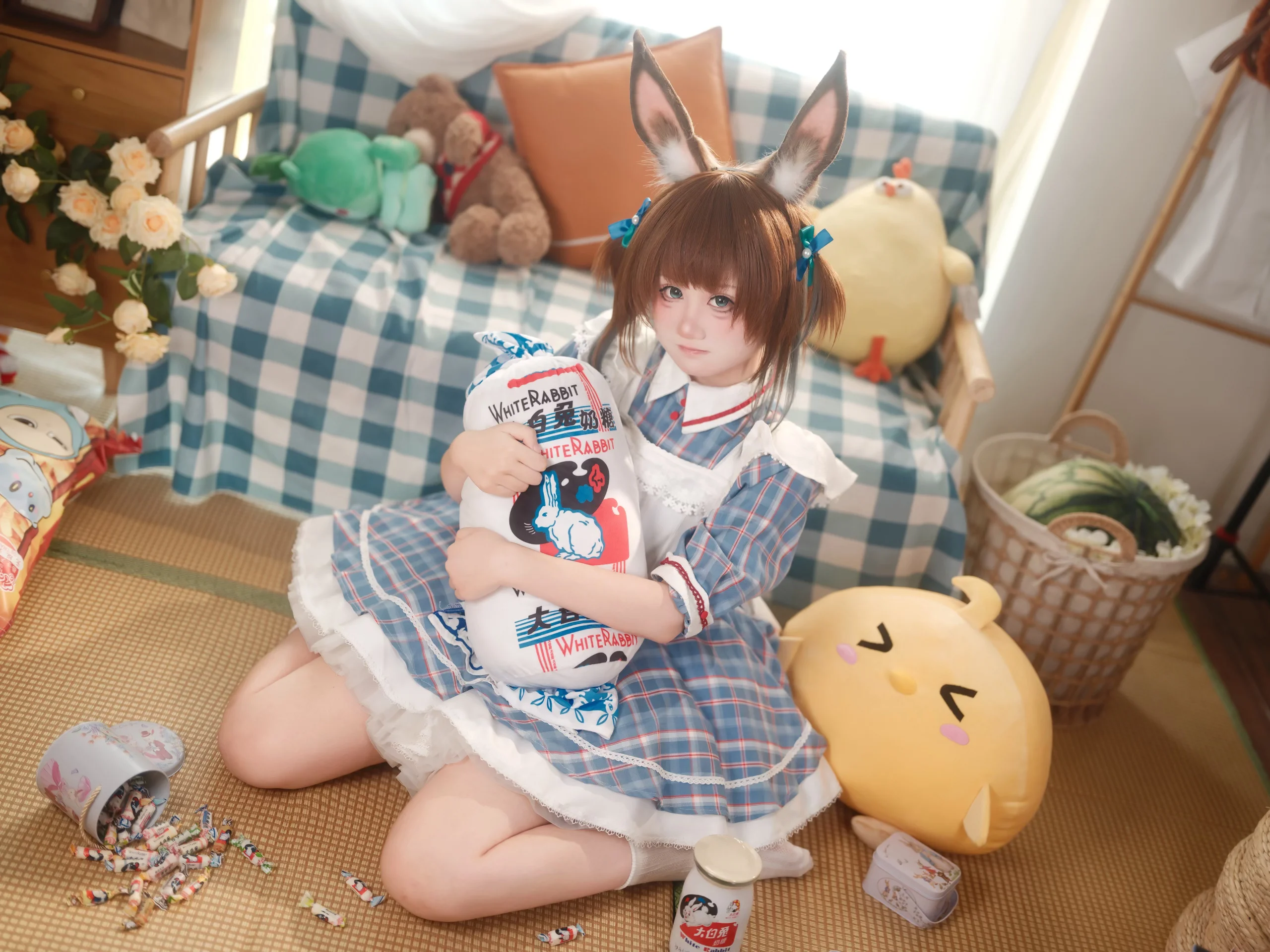 【阿米娅cos】明日方舟大白兔联动，甜系居家兔耳少女 - 第 5 张