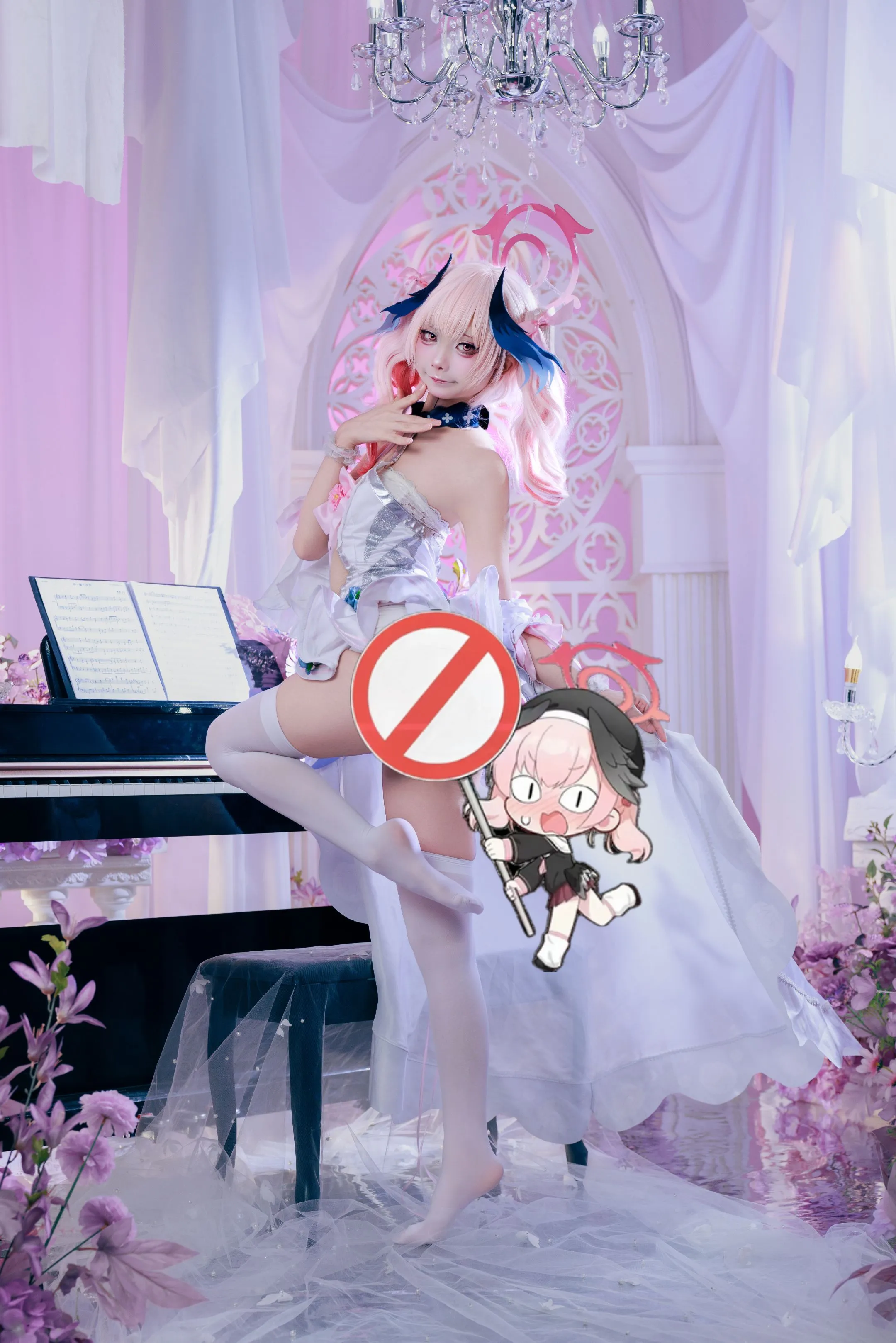 【小春cos】蔚蓝档案中的花嫁造型，白色婚纱搭配钢琴布景 - 第 1 张