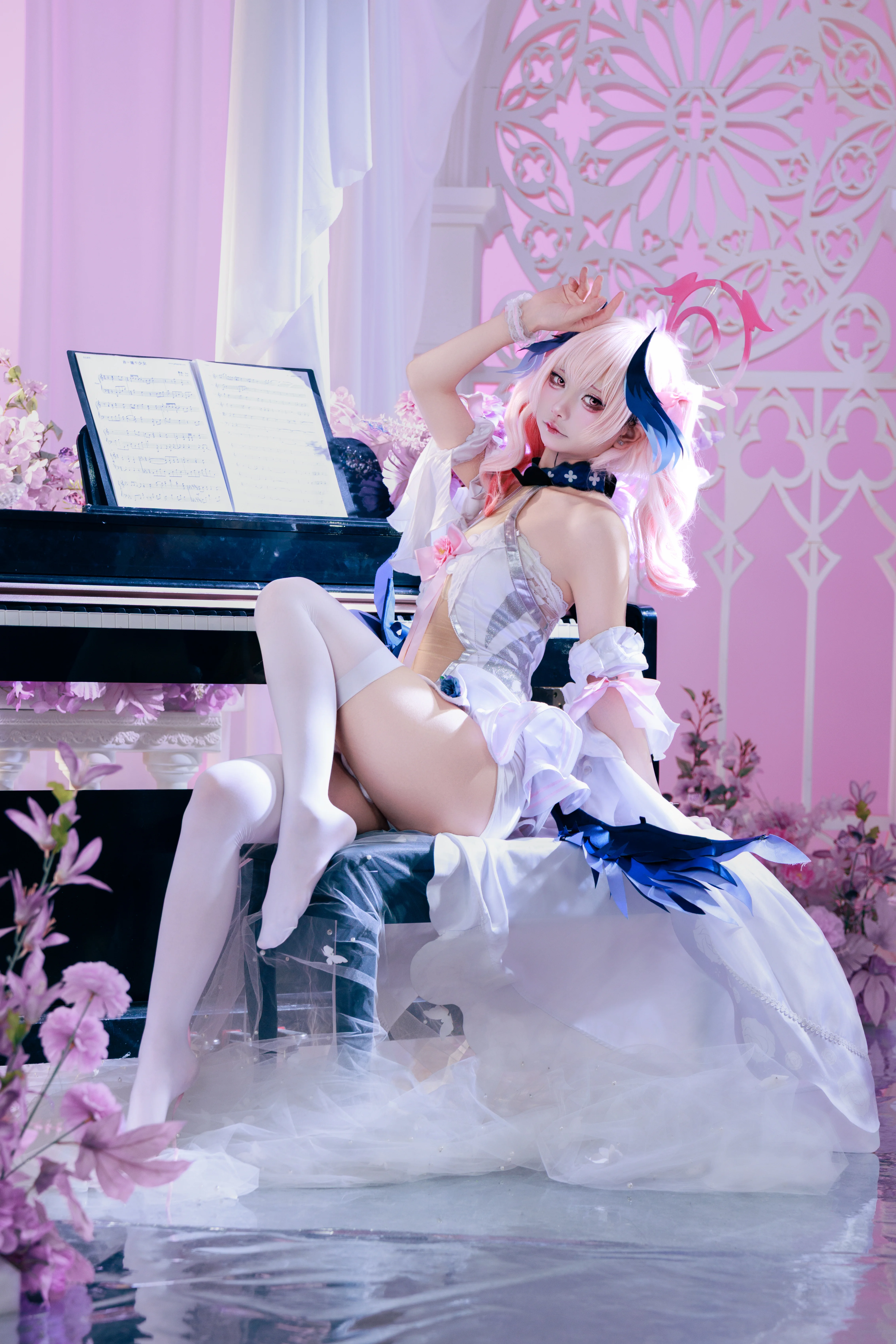 【下江小春cos】蔚蓝档案花嫁造型，漫步在纯白与音符之间