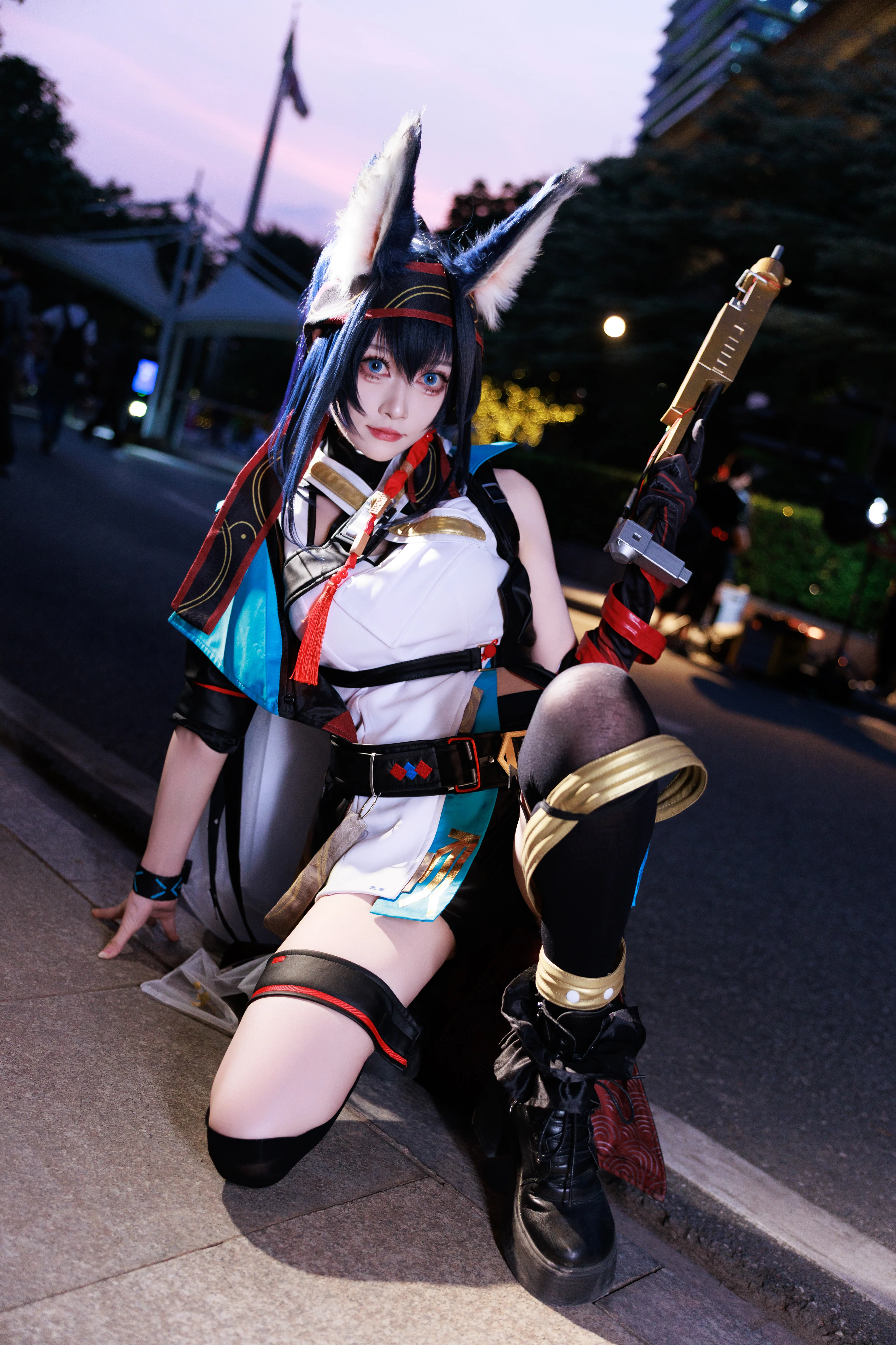 【煌cos】明日方舟的干练锋刃，傍晚街头还原飒爽身姿