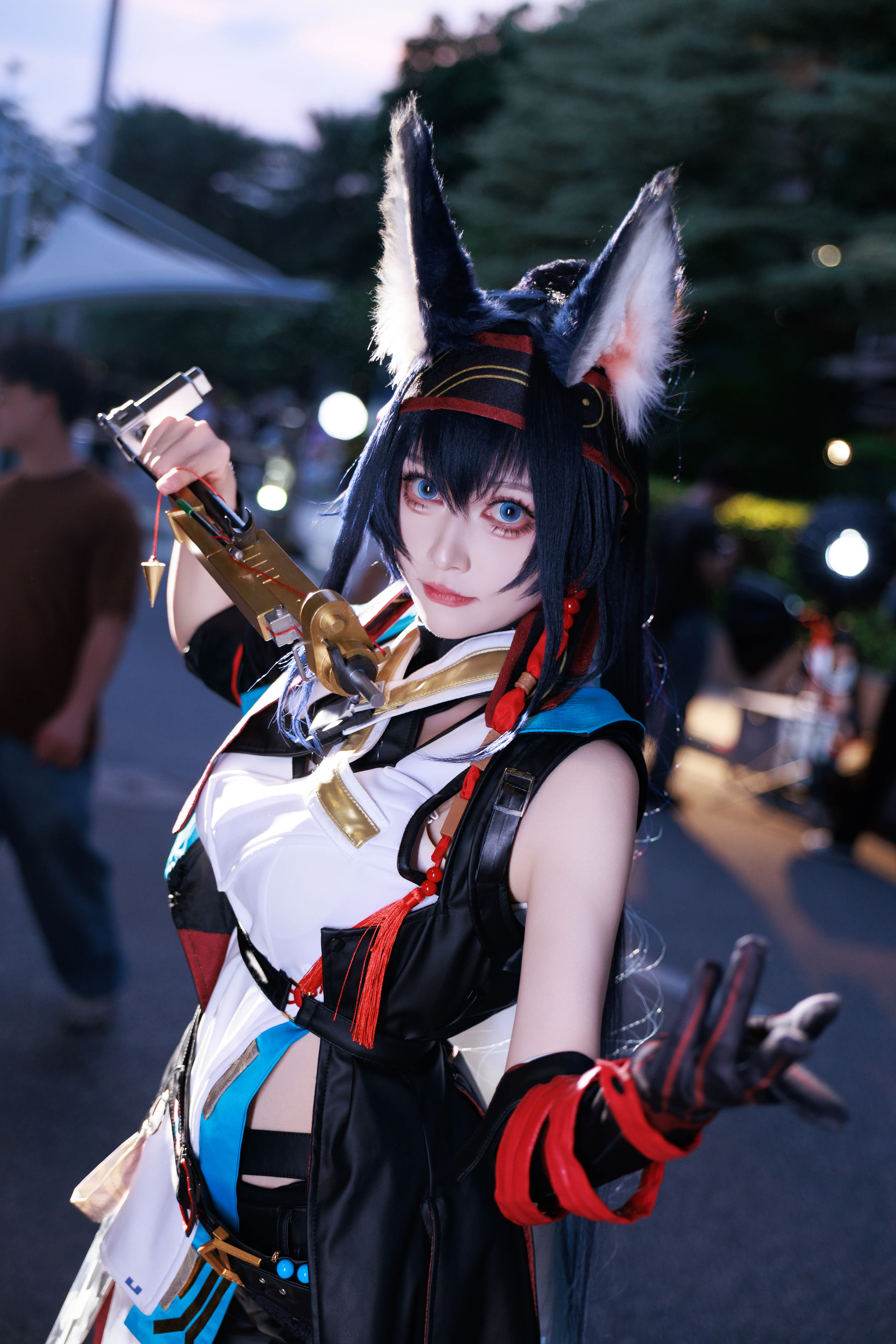 【煌cos】明日方舟的干练锋刃，傍晚街头还原飒爽身姿 - 第 2 张