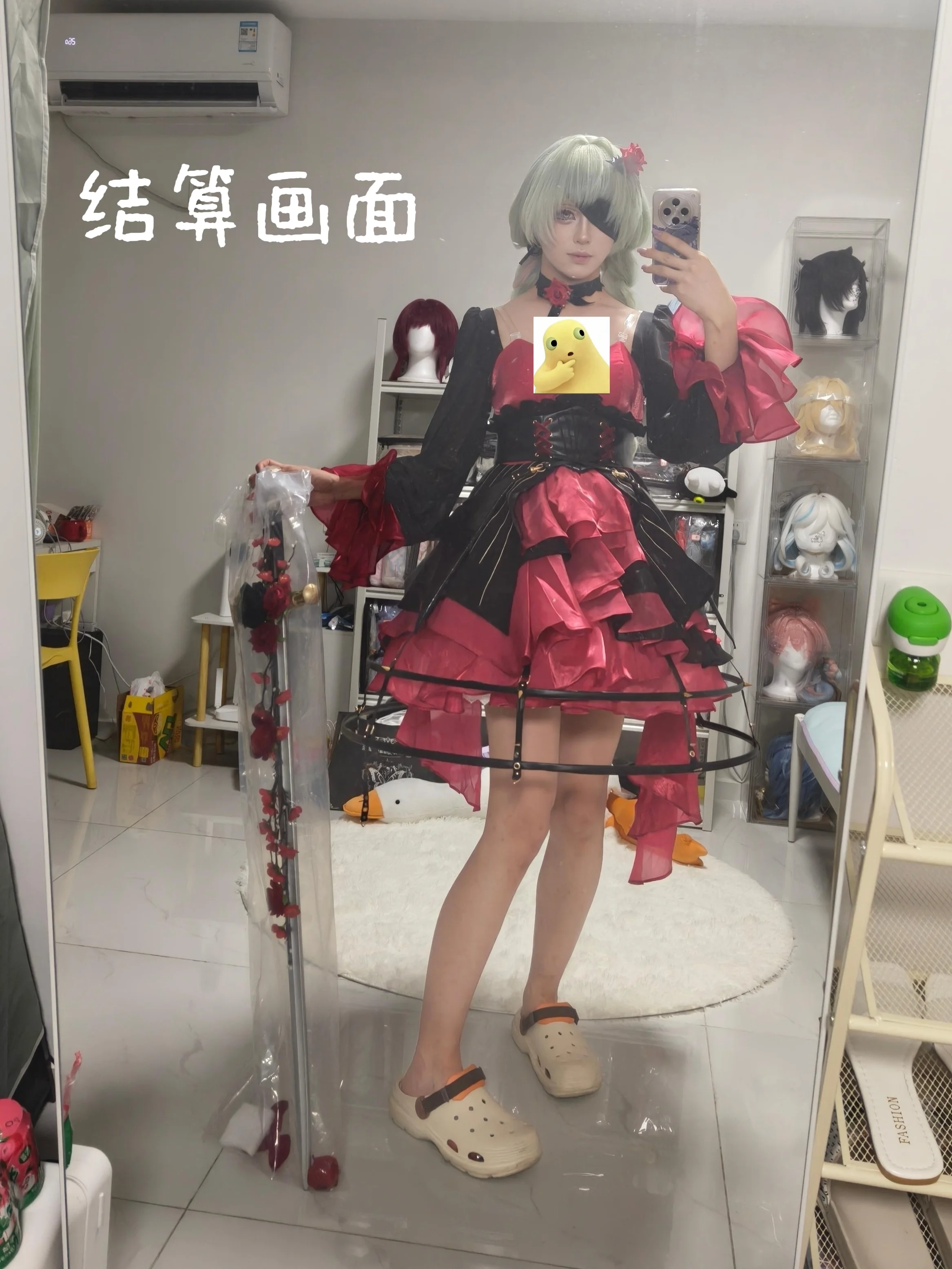 银发眼罩黑红裙装的漫展日记