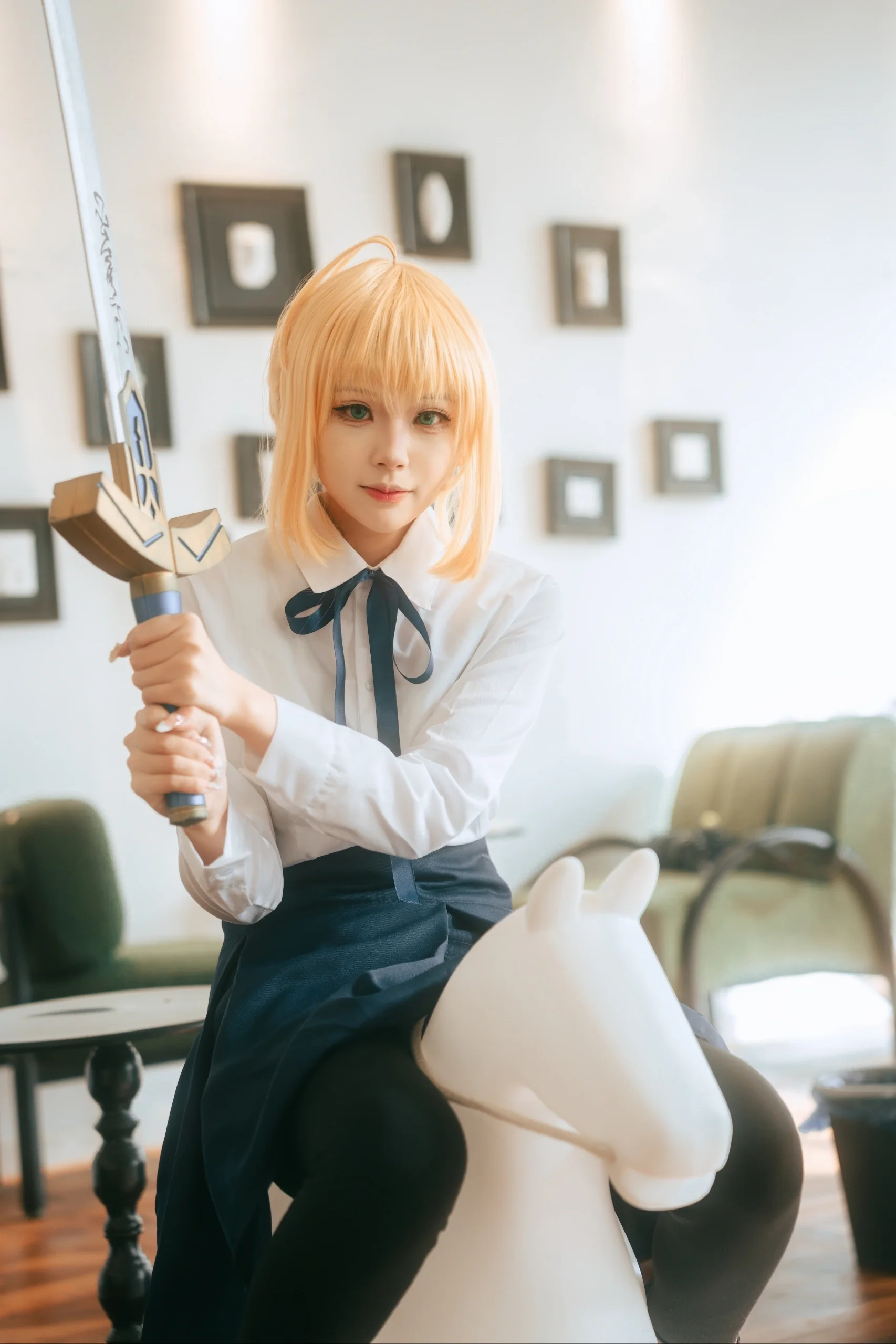 【阿尔托莉雅cos】春日花影里的骑士王，日常便服下的温柔时刻 - 第 3 张