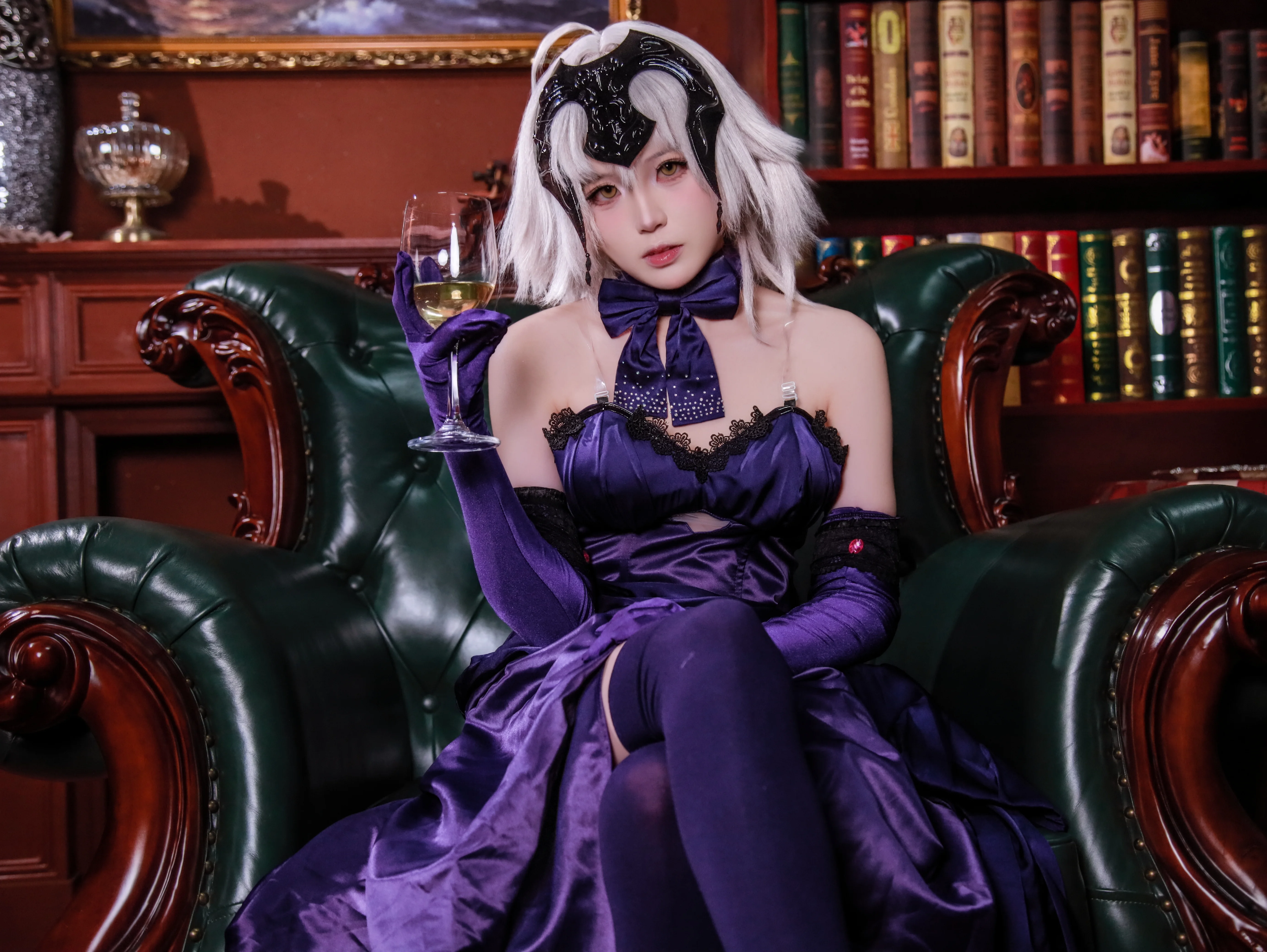 【黑贞德cos】Fate/Grand Order 醉贞正片，在酒吧里微醺的氛围感 - 第 10 张