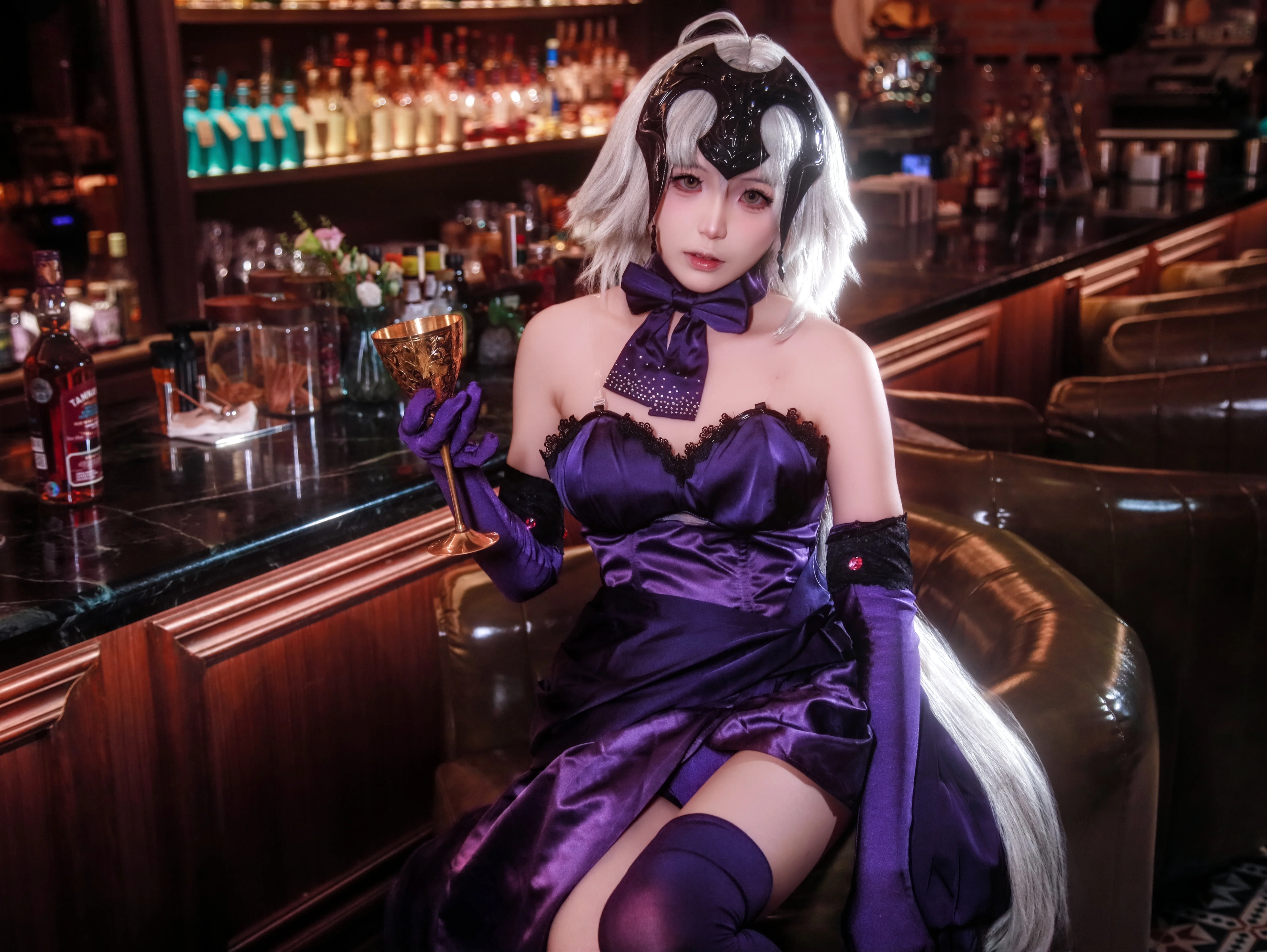 【黑贞德cos】Fate/Grand Order 醉贞正片，在酒吧里微醺的氛围感 - 第 7 张