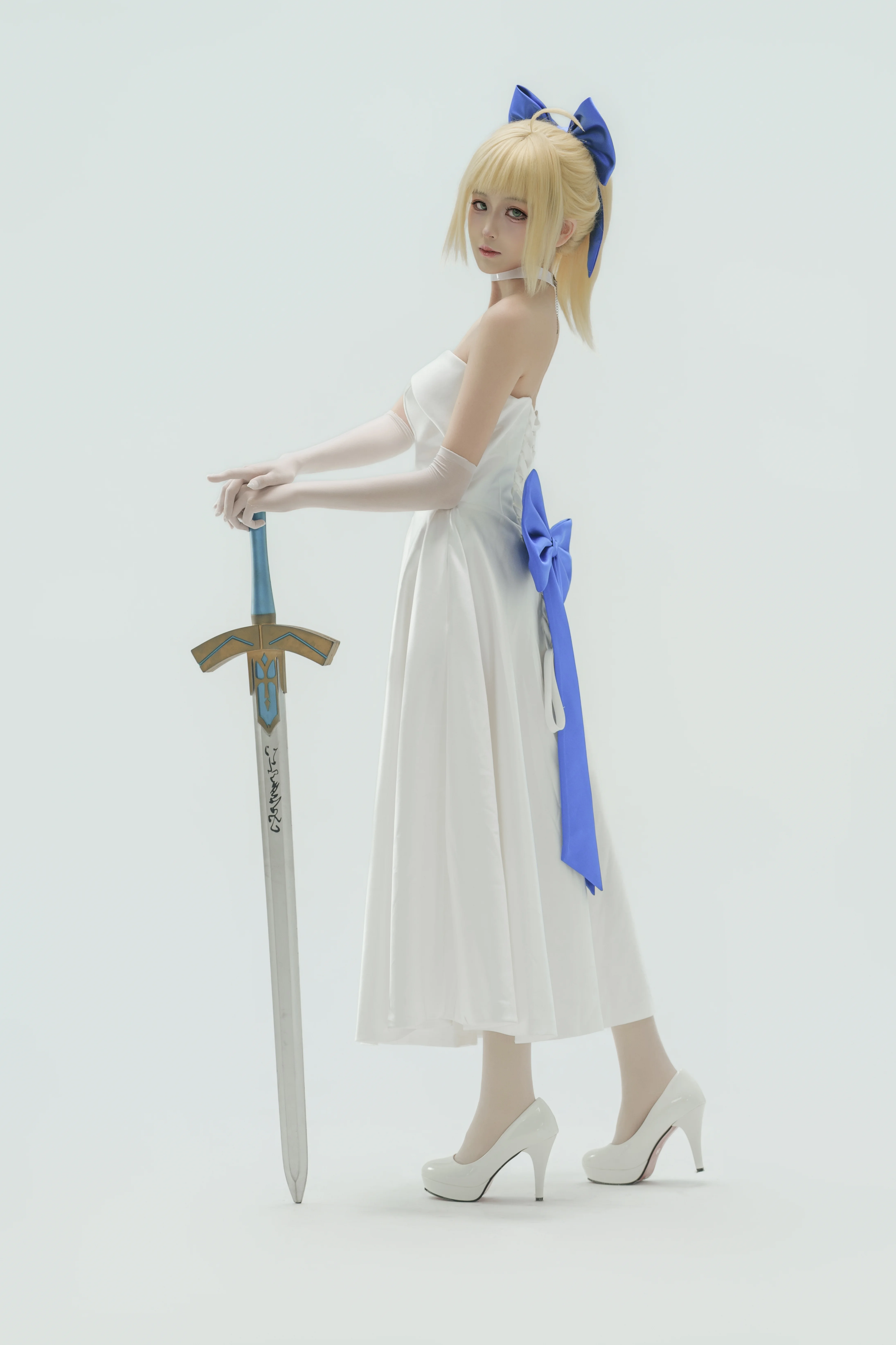 【阿尔托莉雅cos】纯白礼服下的骑士王，重现Fate经典