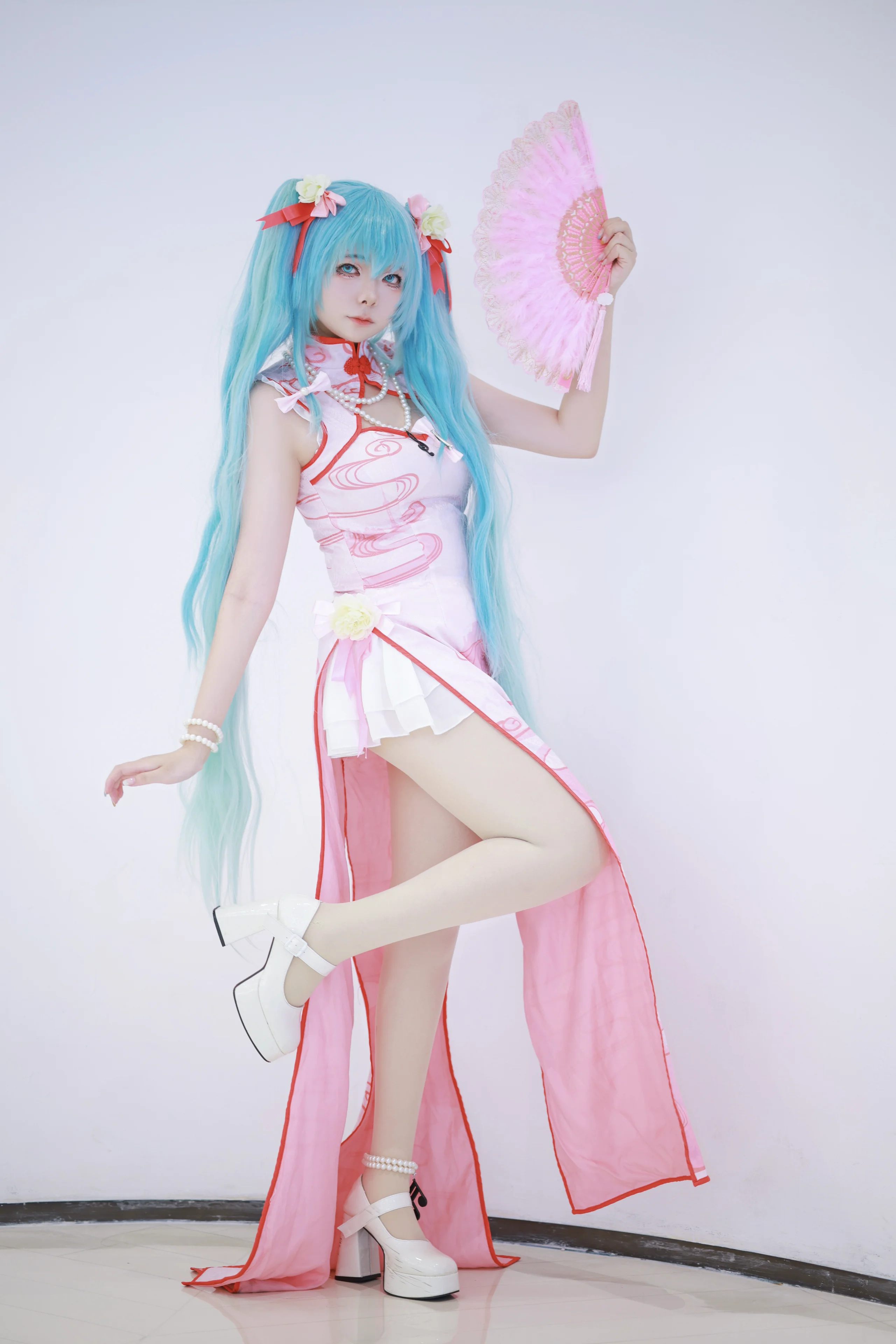 【初音未来cos】粉白中国风旗袍的棚拍分享