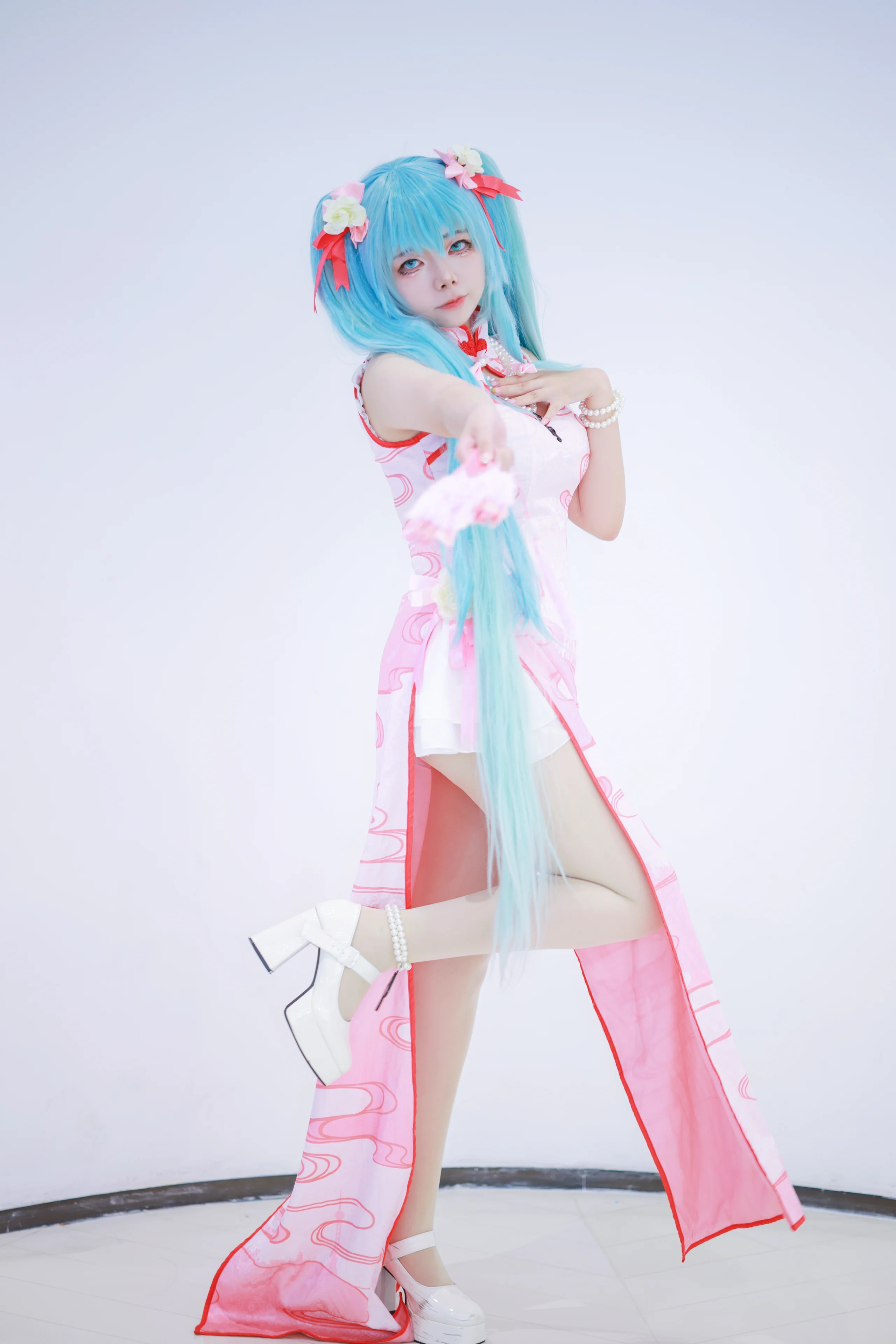 【初音未来cos】粉白中国风旗袍的棚拍分享 - 第 3 张