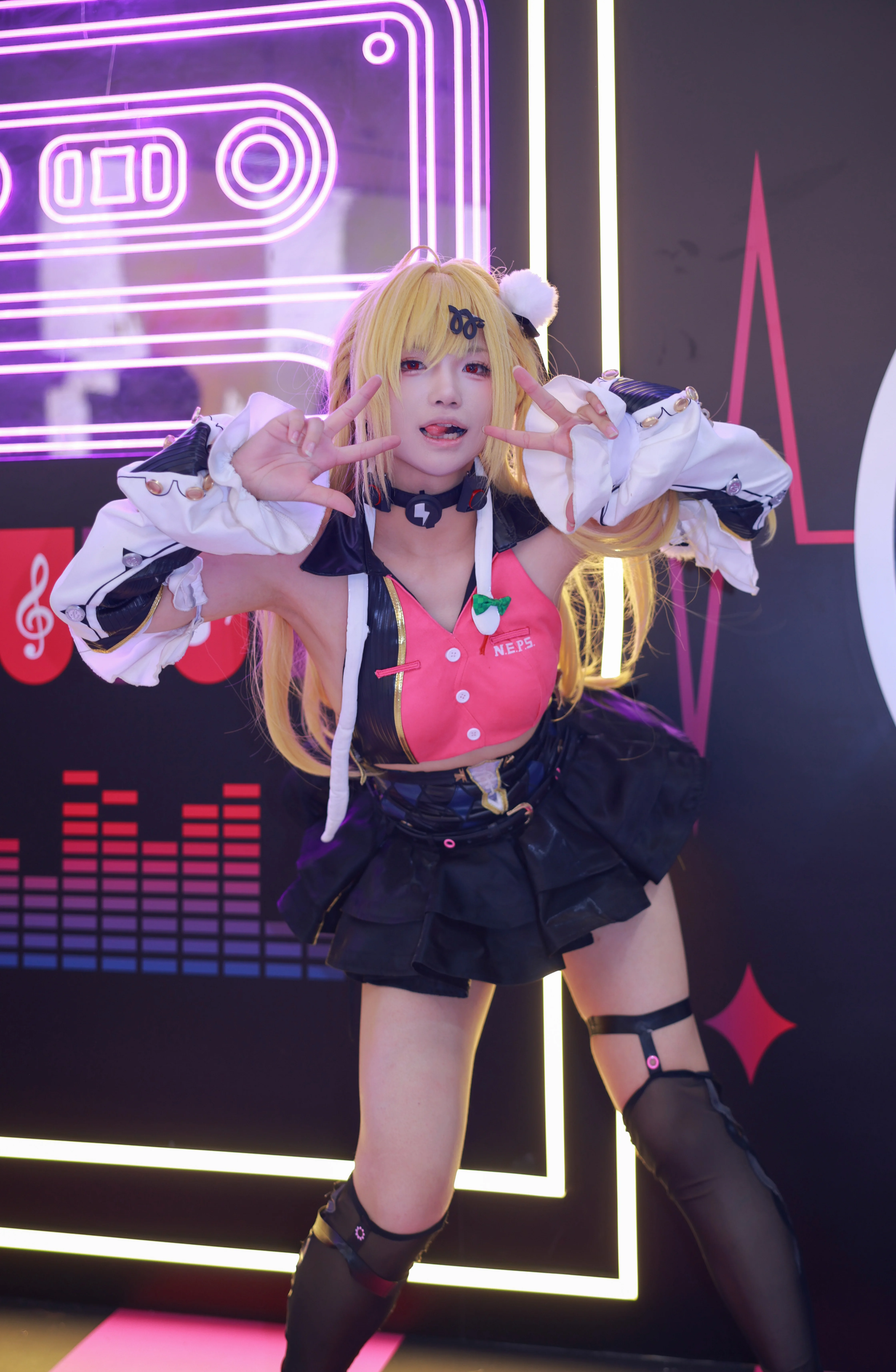 【希希芙cos】霓虹灯下的绝区零电波少女 - 第 1 张