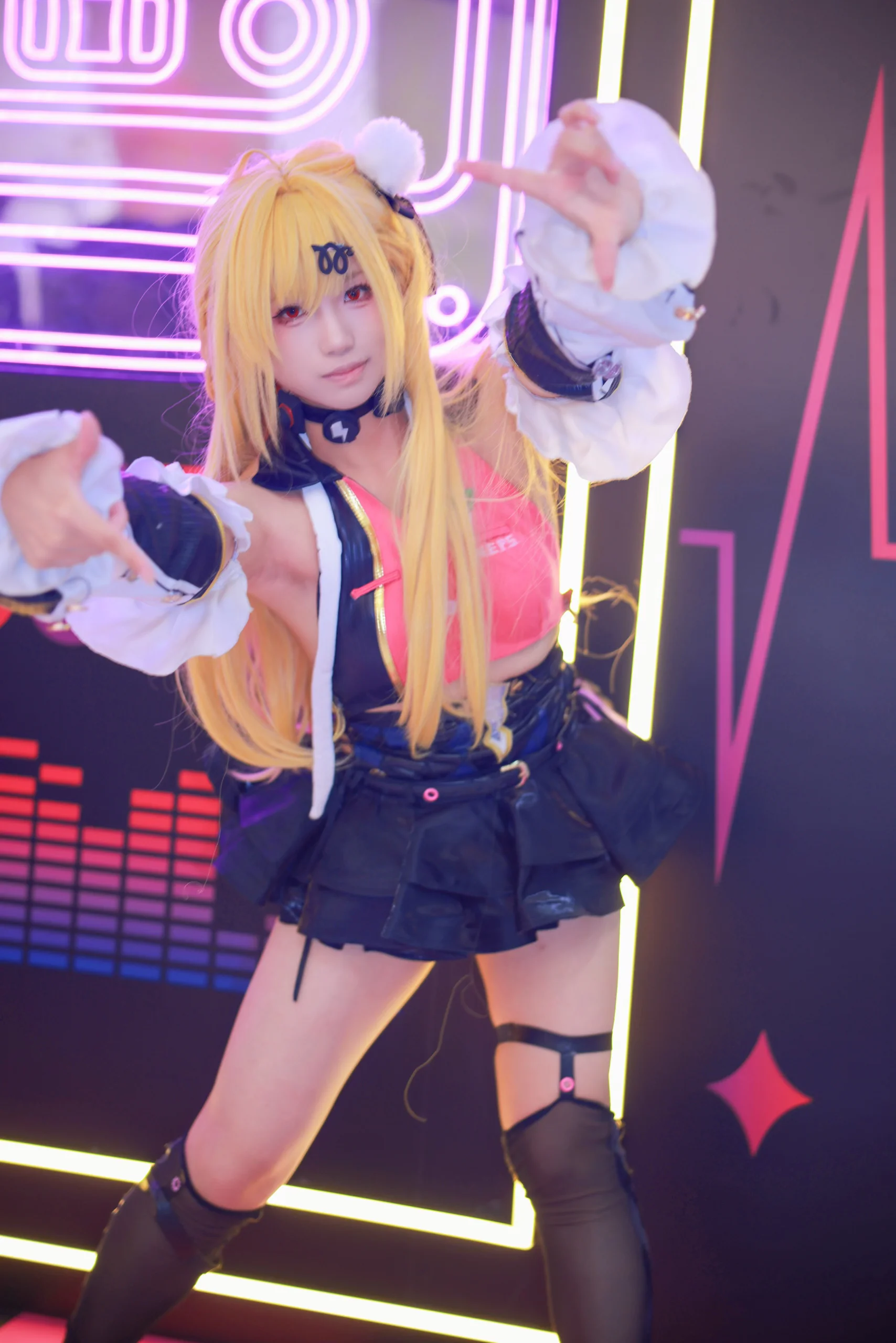 【希希芙cos】霓虹灯下的绝区零电波少女 - 第 3 张