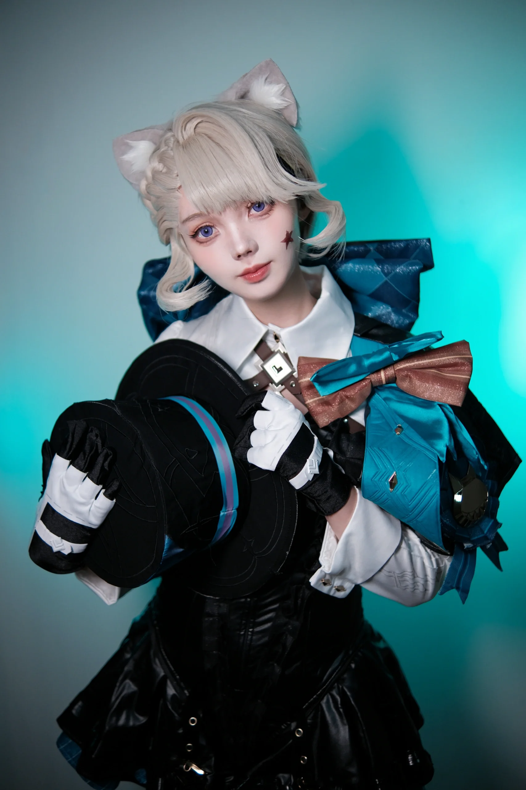 [Lynette Cosplay] Two Outfits Experiencing Fontaine's French Flair and Exquisite Makeup - Image 1