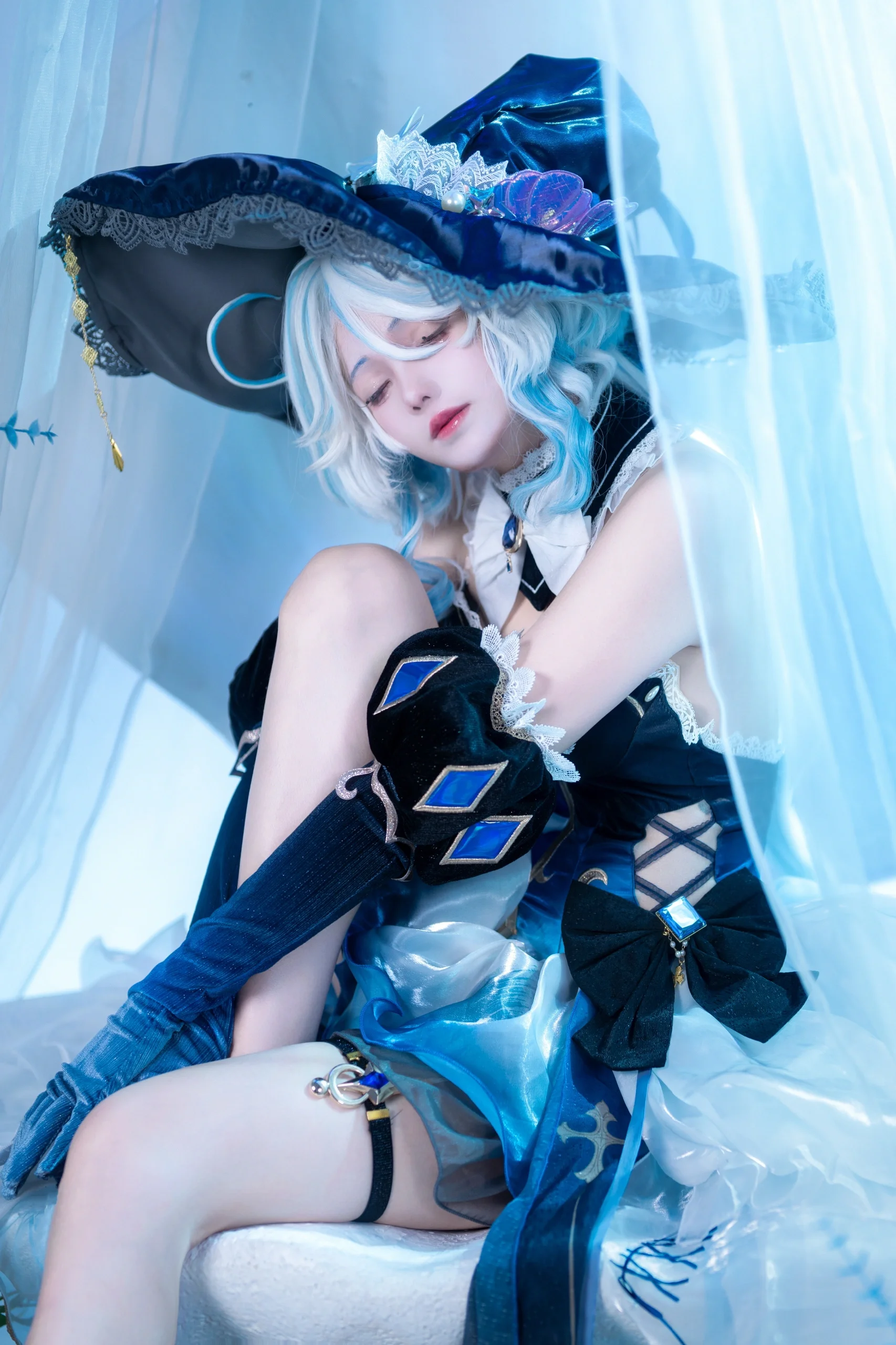 【芙宁娜cos】水色的静谧，指尖轻触的光影 - 第 1 张