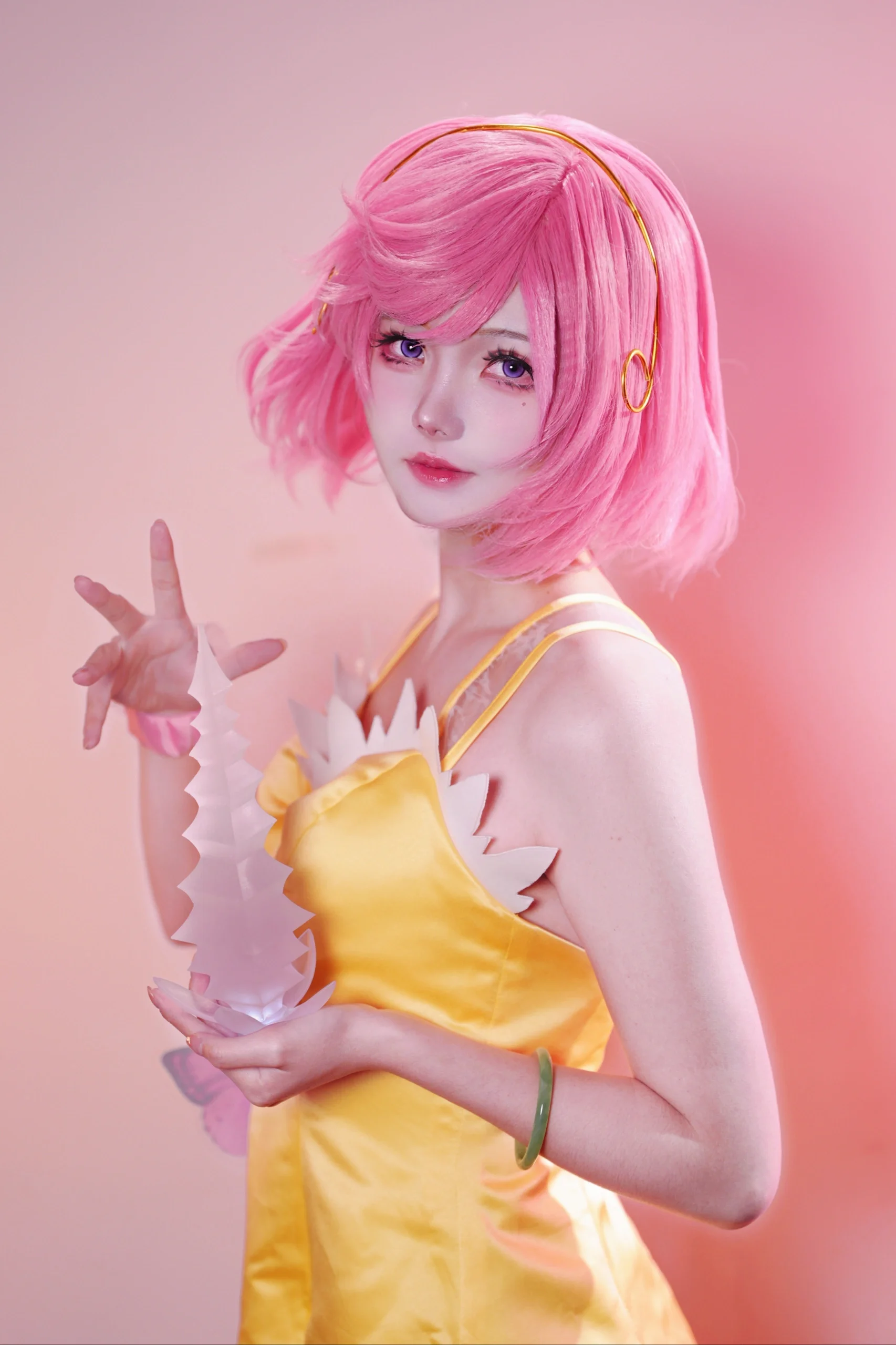 【Ning Rongrong cosplay】The soft light of the Nine Treasure Glazed Pagoda, replicating a Chinese anime character from Soul Land - Image 1