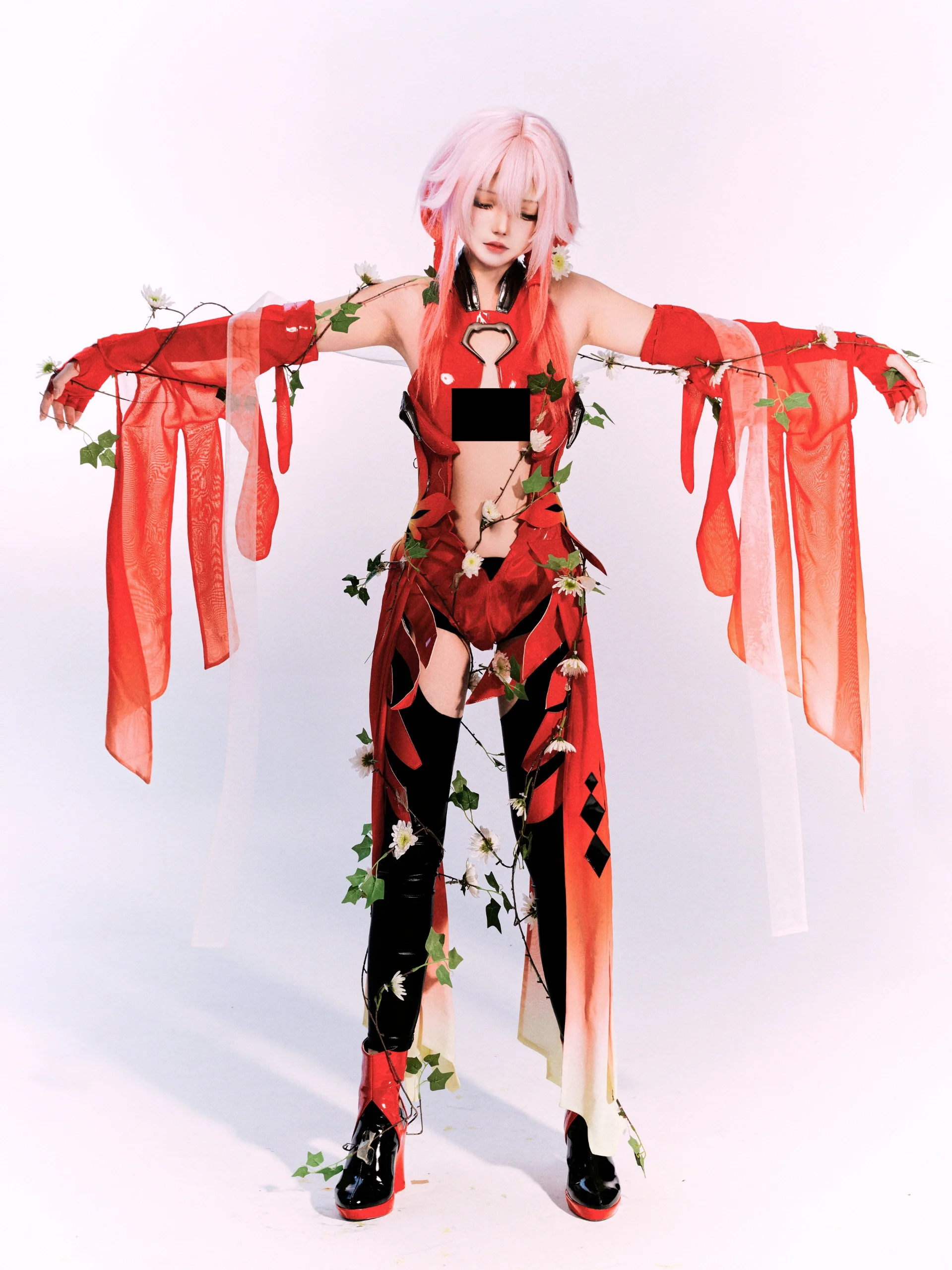 【楪祈cos】穿上原皮金鱼服，还原罪恶王冠的经典一幕 - 第 8 张