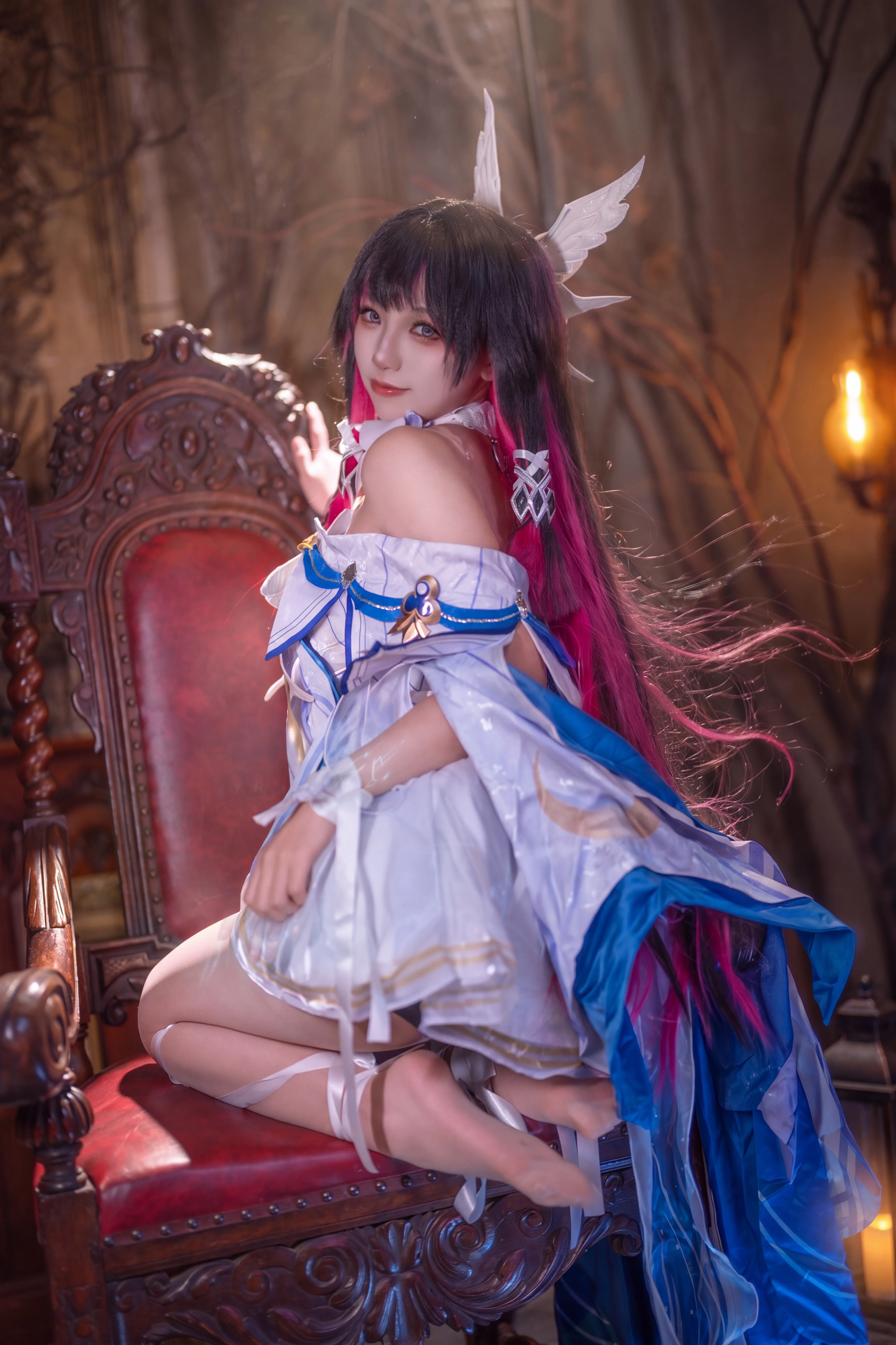 【哥倫比婭cos】原神少女的空月之歌，坐在古堡椅上的靜謐時刻 - 第 2 張