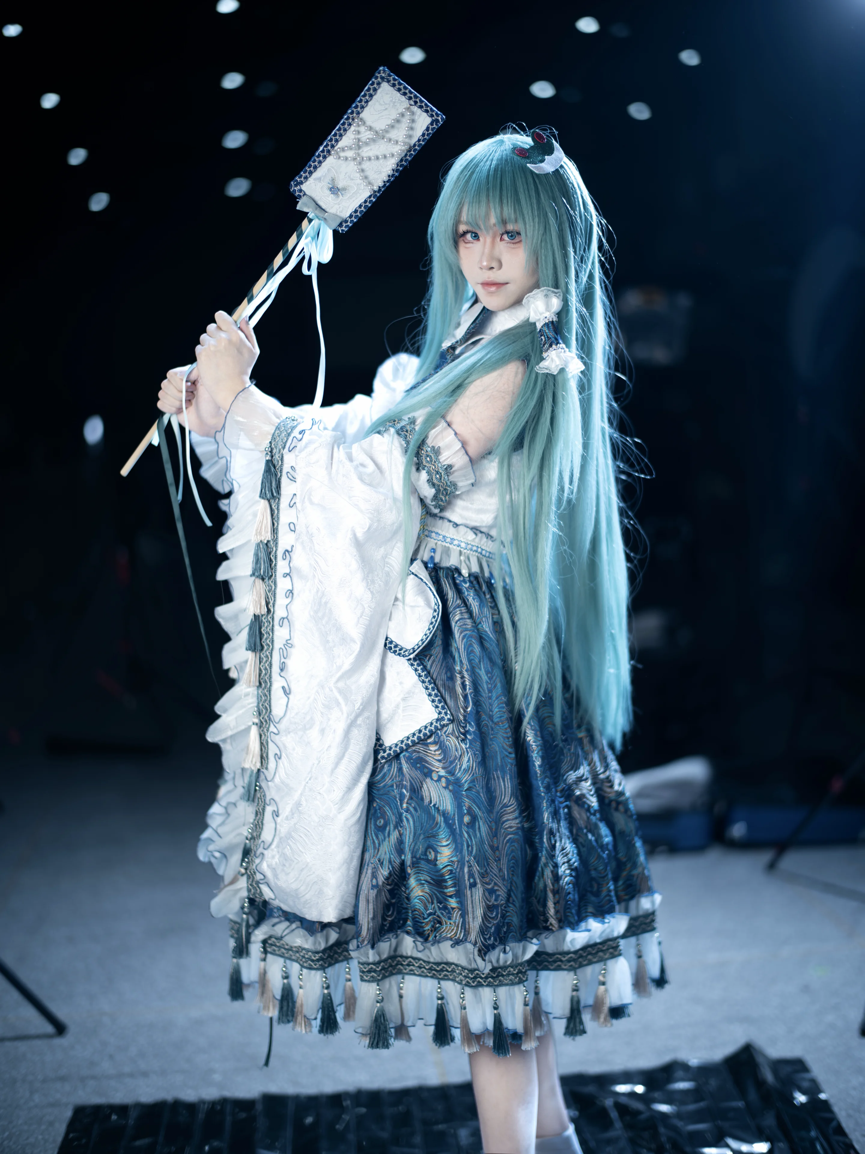 【东风谷早苗cos】东方project的蓝白巫女，摄影棚里的风与光 - 第 2 张