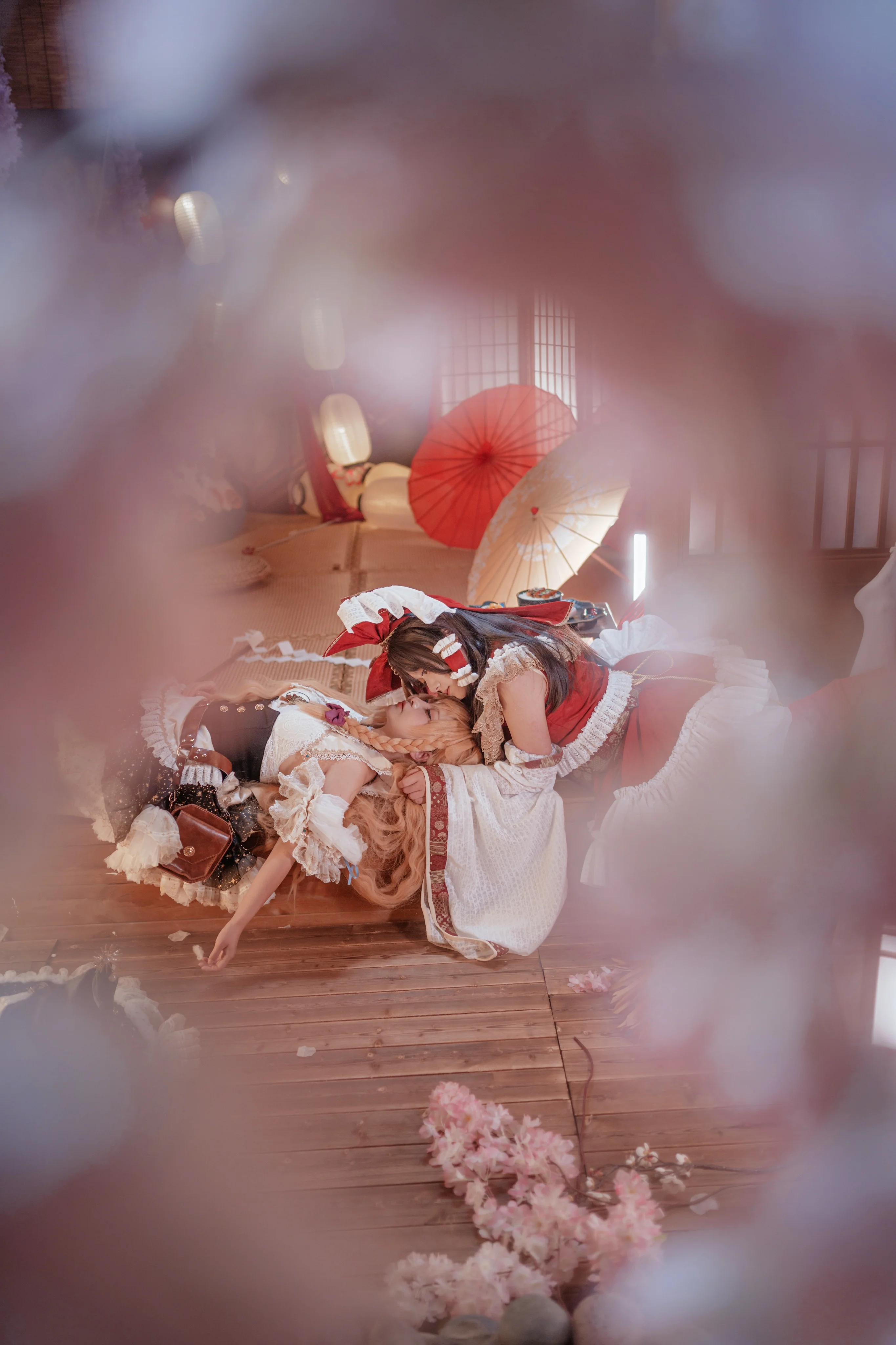 【博丽灵梦cos】东方project主角组，红线与和室的温柔片刻 - 第 9 张