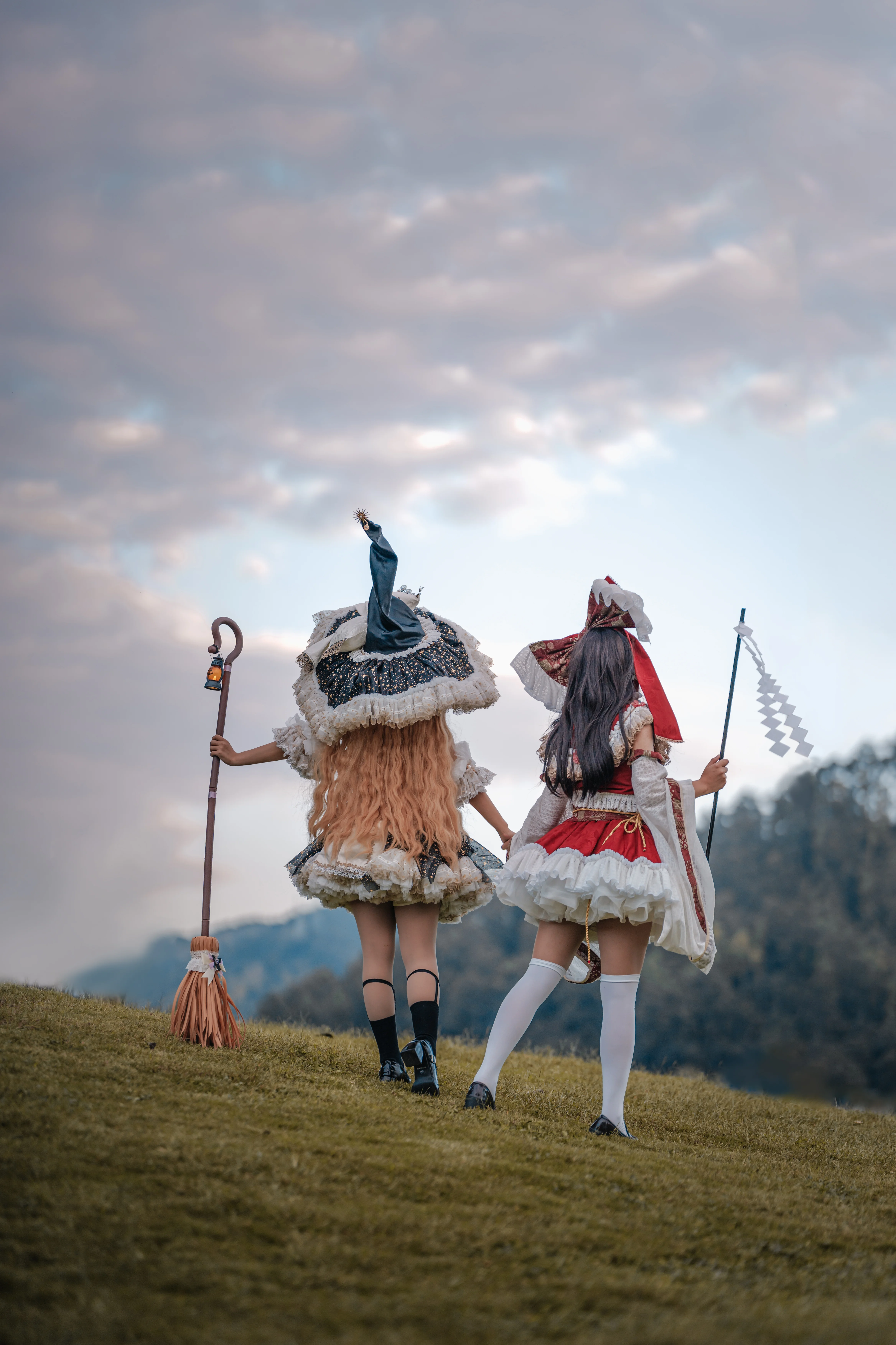 [Reimu Hakurei Cosplay] Checking into the Vast World of Gensokyo Together with Marisa - Image 4