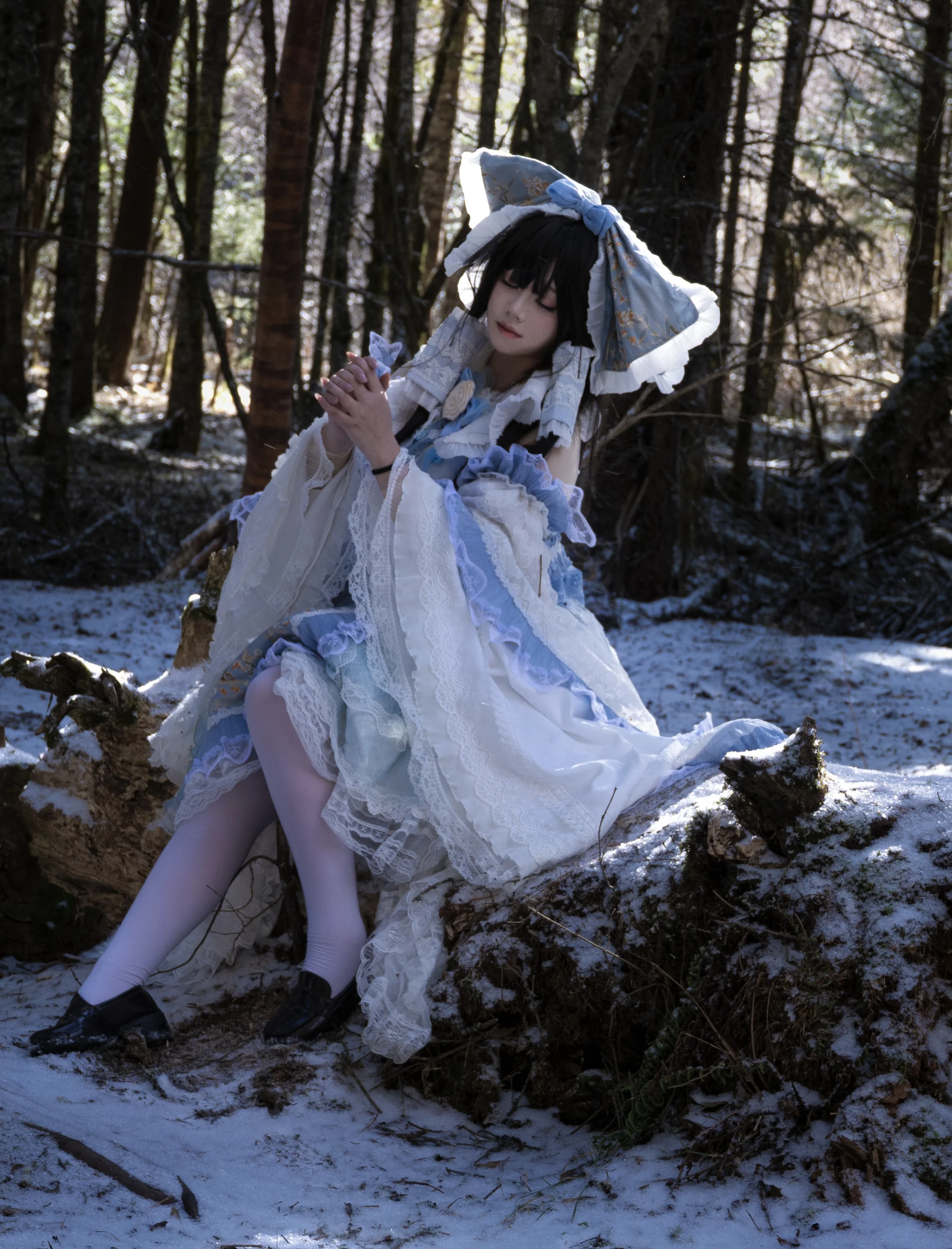 【博丽灵梦cos】雪林深处的青灵梦，冬日旅拍记录 - 第 1 张