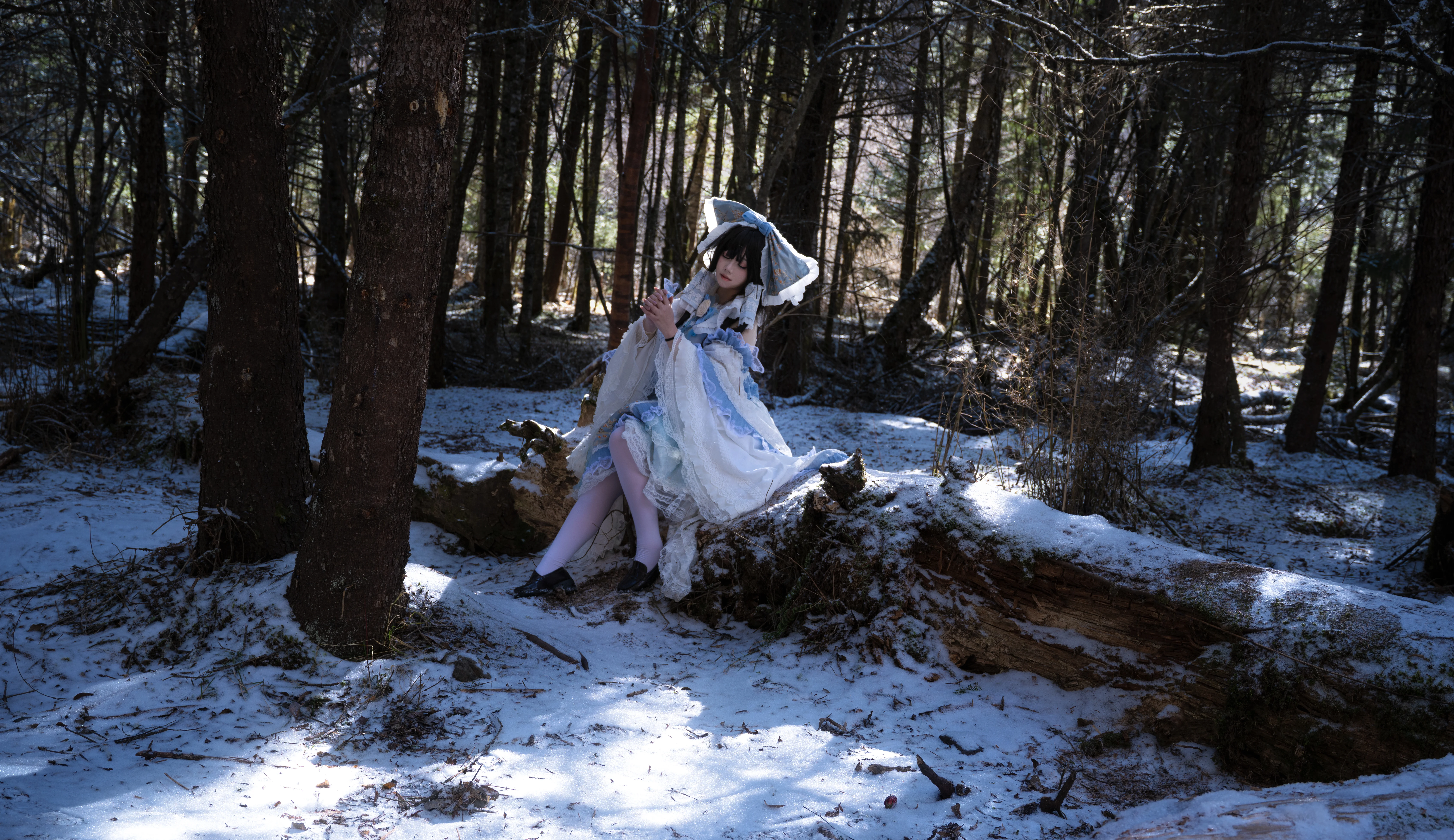 【博丽灵梦cos】雪林深处的青灵梦，冬日旅拍记录 - 第 2 张