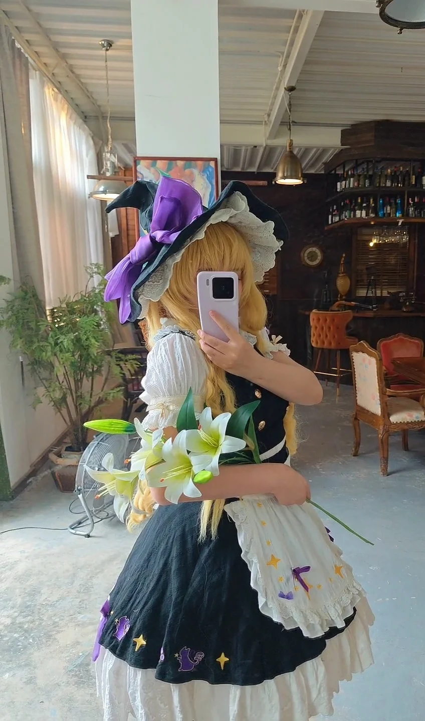 【魔理沙コスプレ】東方Projectの詠唱組、本日の魔法の森と百合の花 - 3 枚目