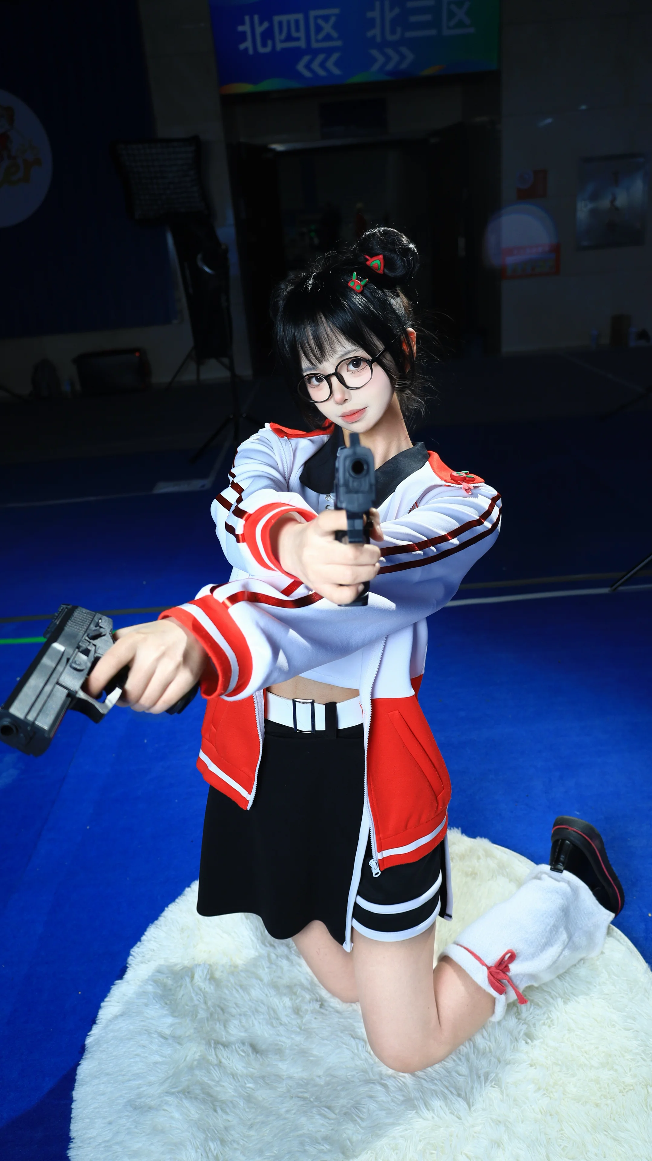 【司小南cos】雙槍直指鏡頭，還原斬神動畫的夏日硬核瞬間 - 第 1 張