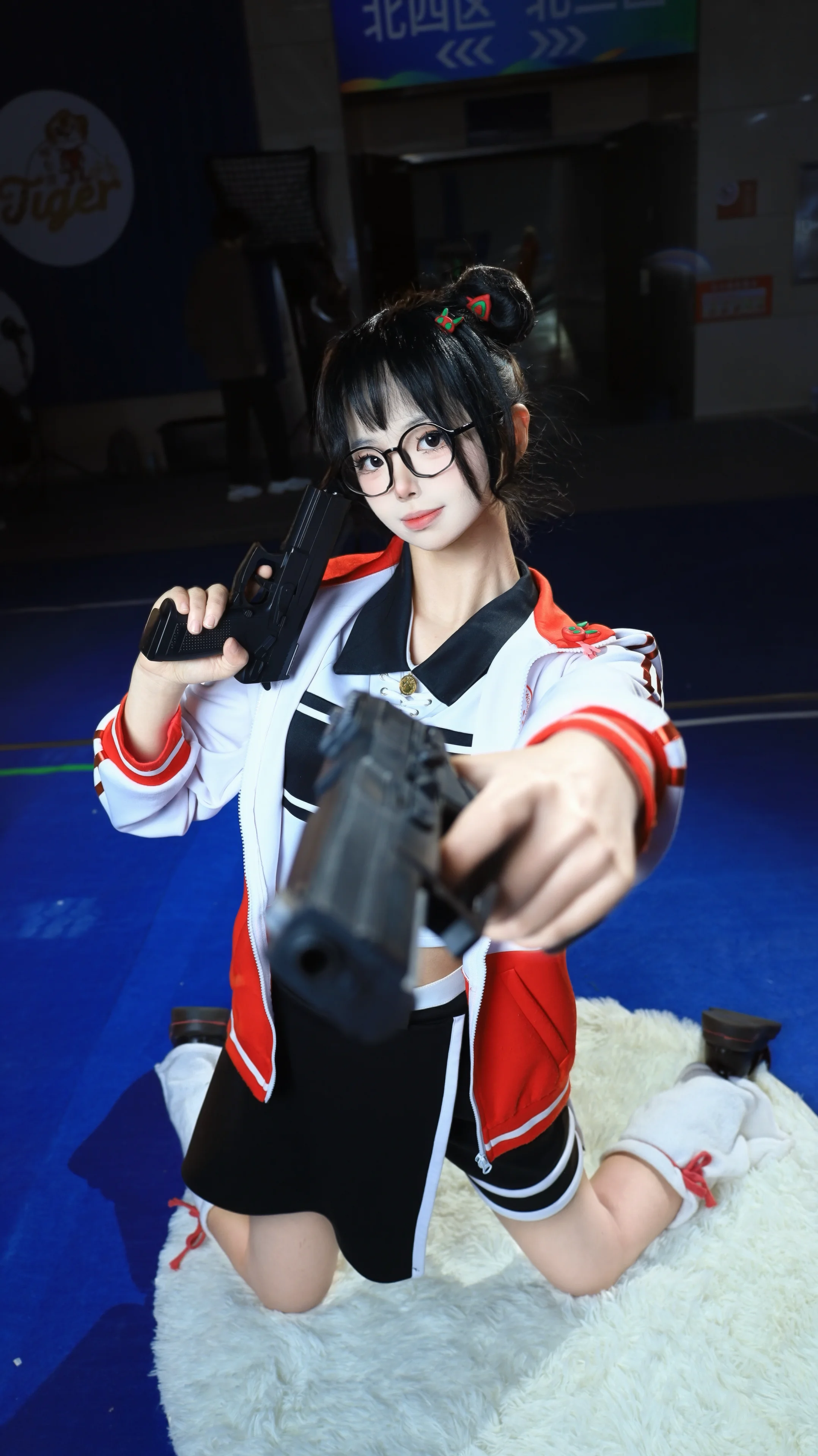 【司小南cos】雙槍直指鏡頭，還原斬神動畫的夏日硬核瞬間 - 第 2 張