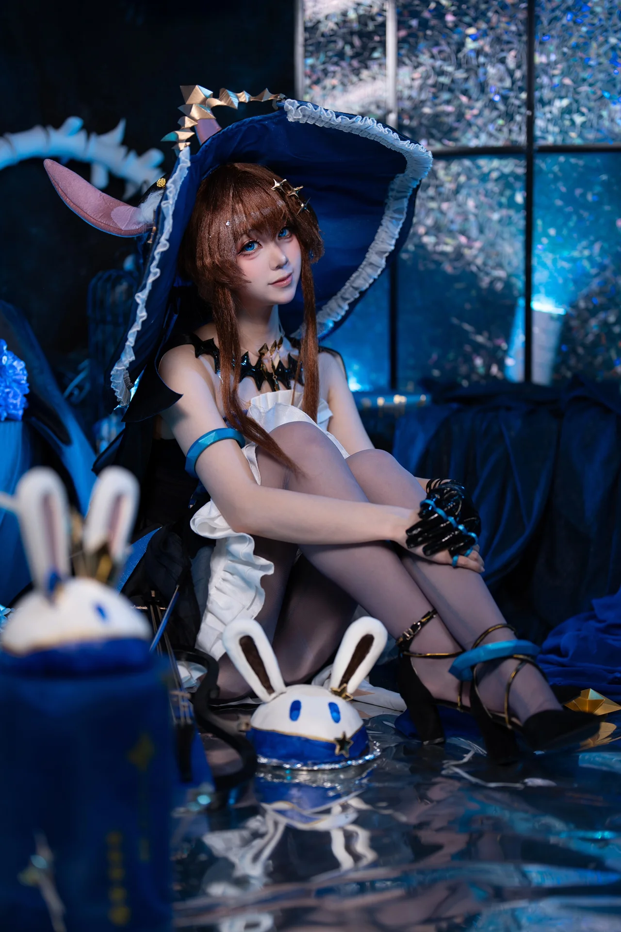 【アーミヤ コスプレ】アークナイツ「鏡中集」、青い光影が織りなす幻の夢 - 4 枚目