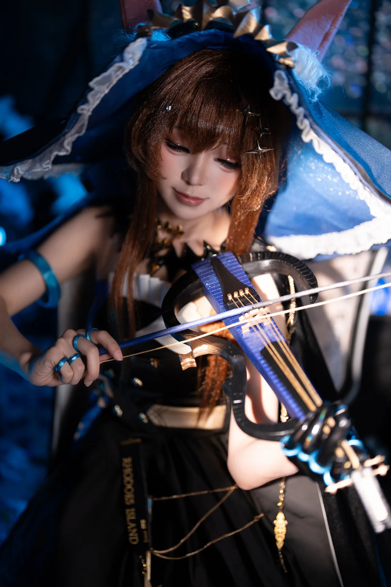 【アーミヤ コスプレ】アークナイツ「鏡中集」、青い光影が織りなす幻の夢 - 7 枚目