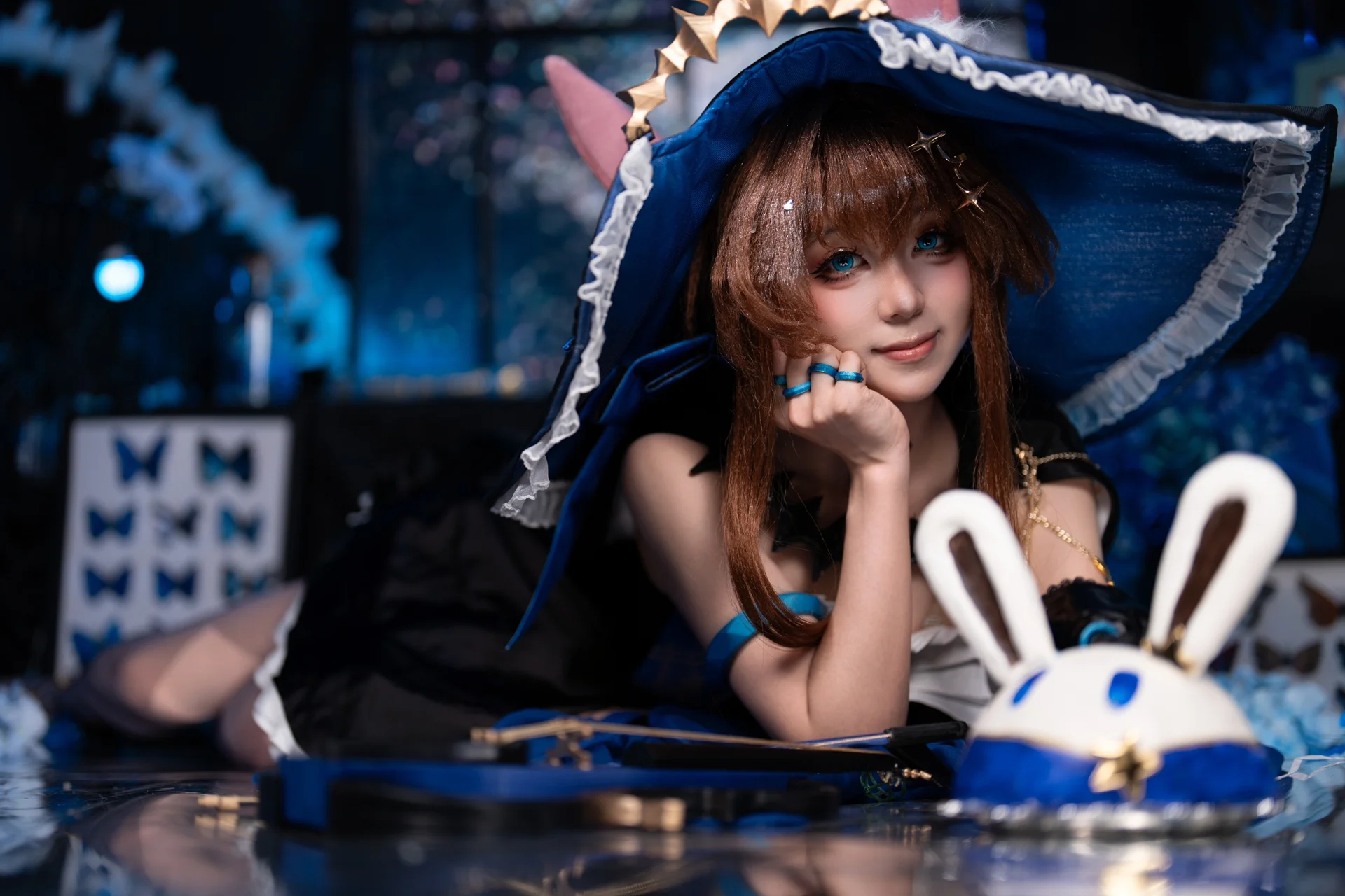 【アーミヤ コスプレ】アークナイツ「鏡中集」、青い光影が織りなす幻の夢 - 9 枚目