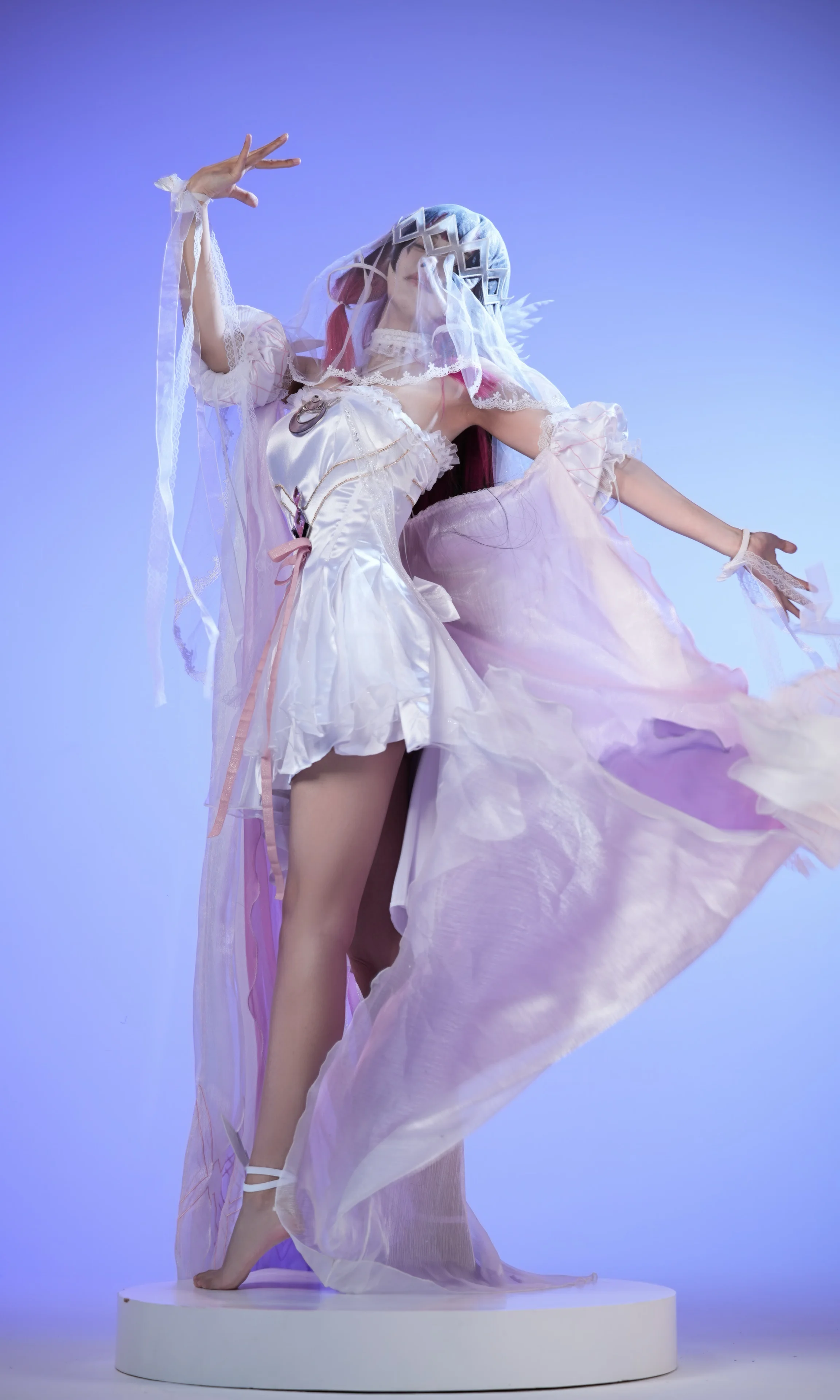 【哥倫比婭cos】原神少女，幽紫與純白間的漂浮瞬間 - 第 1 張