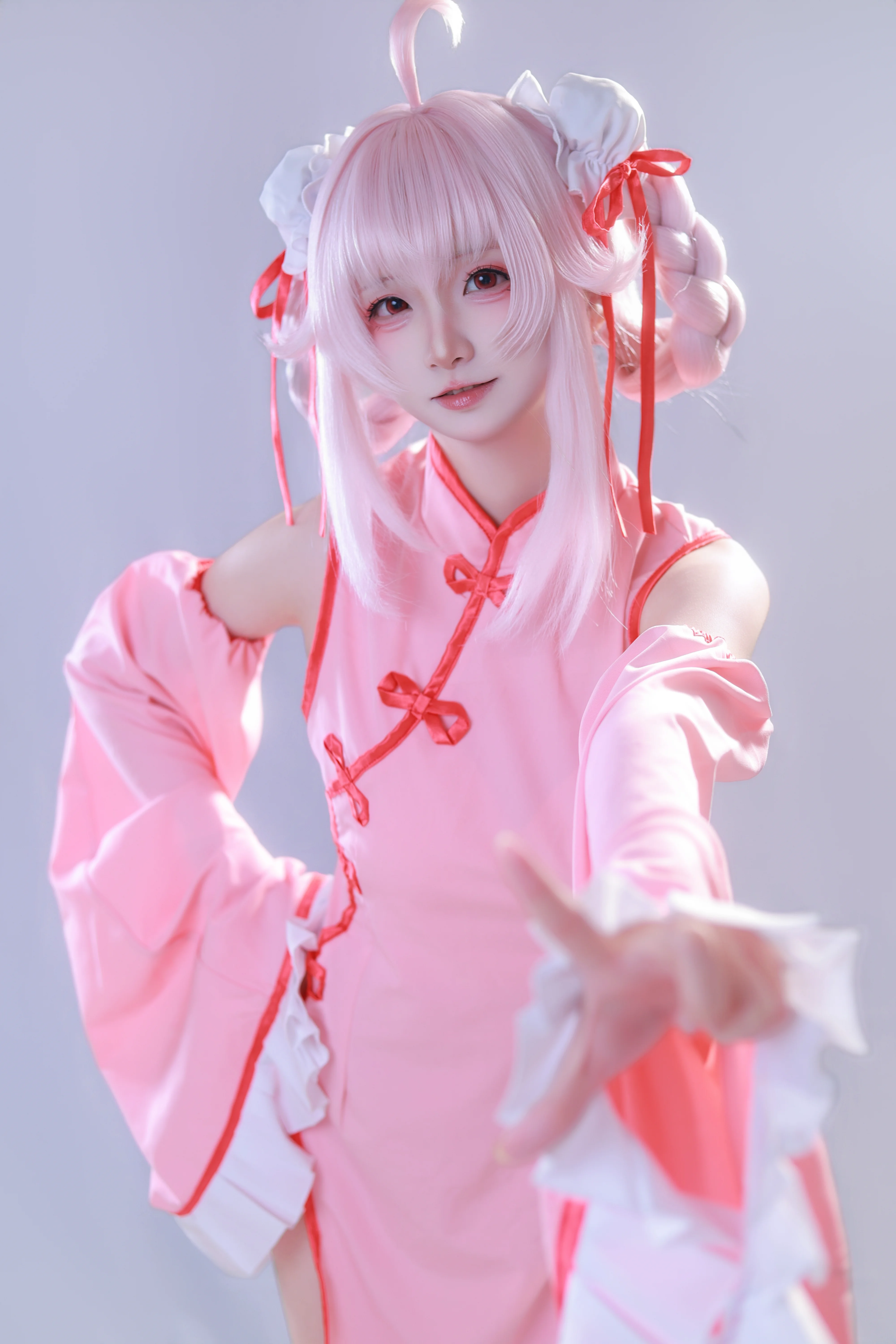 【柚鳥夏cos】蔚藍檔案裡的粉色旗袍，光影記錄下的舒適瞬間 - 第 2 張