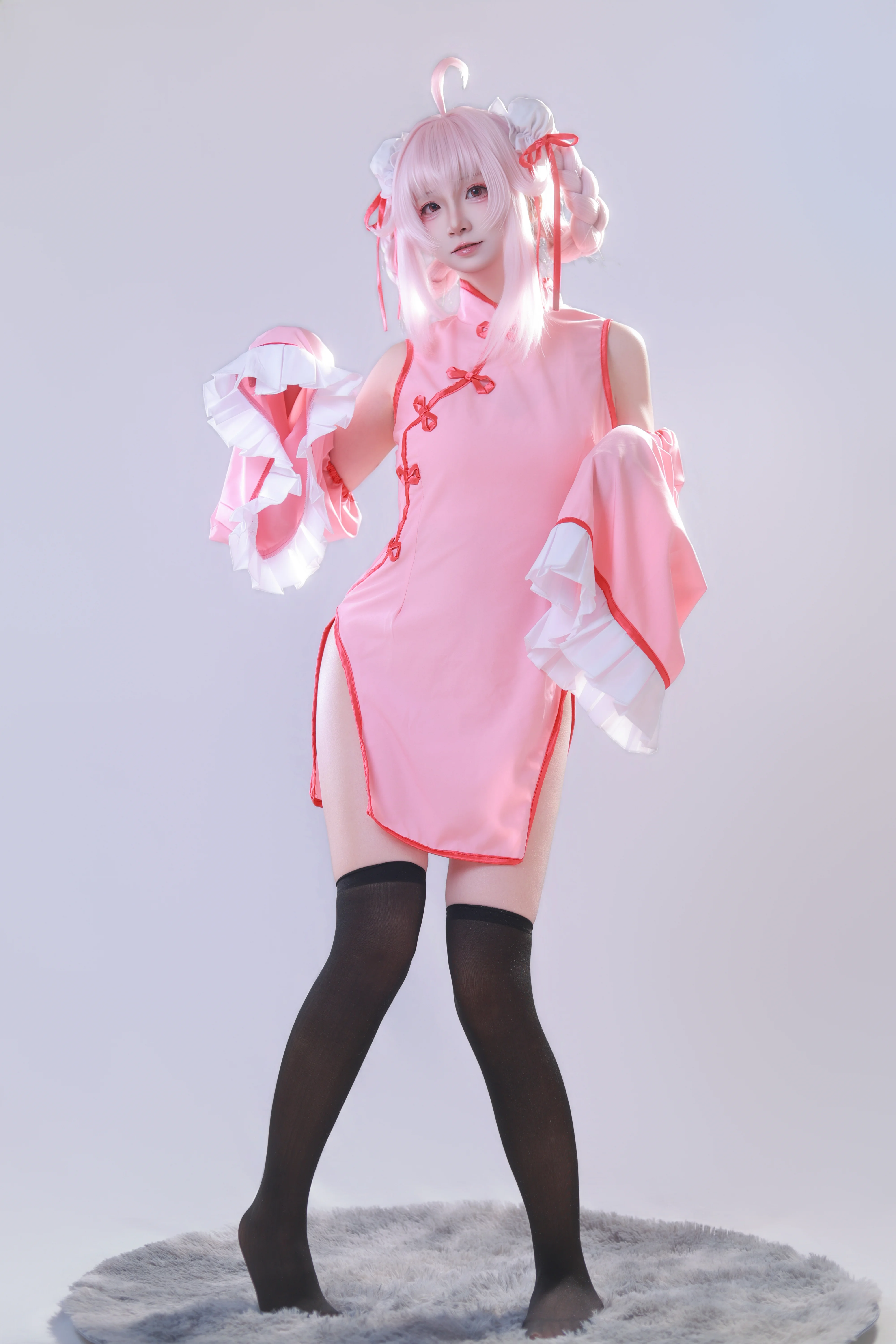 【柚鸟夏cos】蔚蓝档案里的粉色旗袍，光影记录下的舒适瞬间