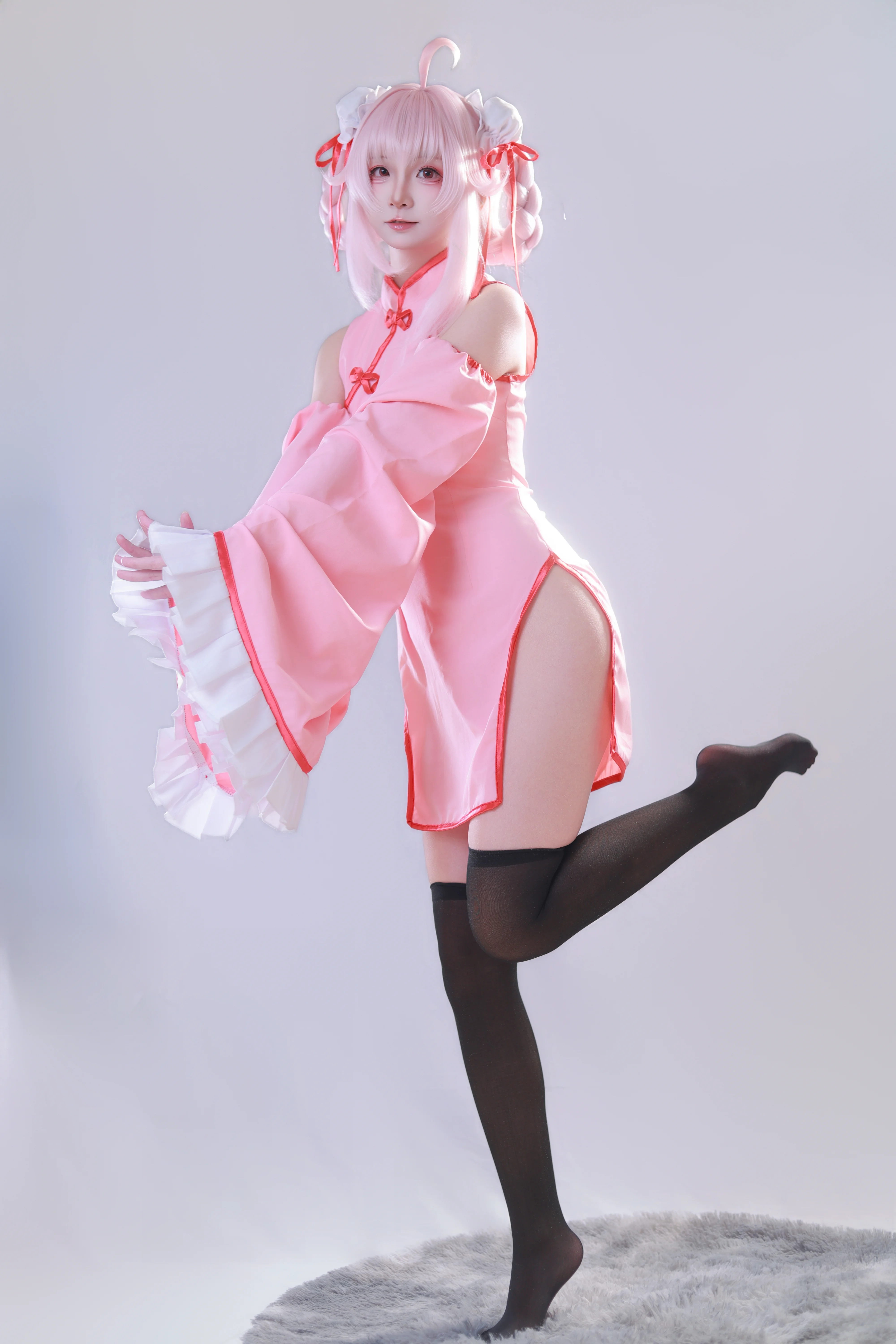【柚鸟夏cos】蔚蓝档案里的旗袍与动作参考