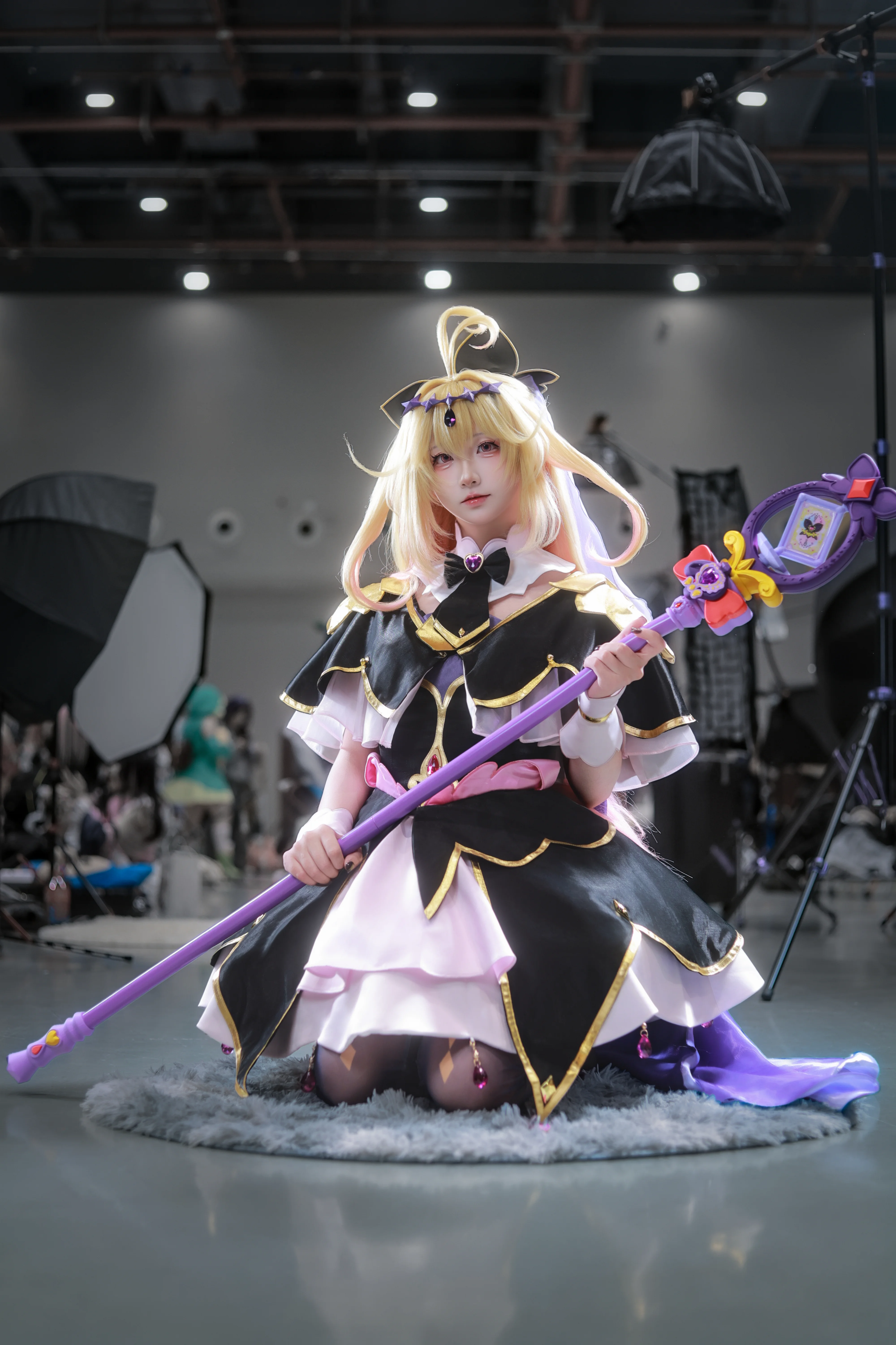 【森亚露露卡cos】名侦探光之美少女，魔法杖下的优雅瞬间 - 第 1 张