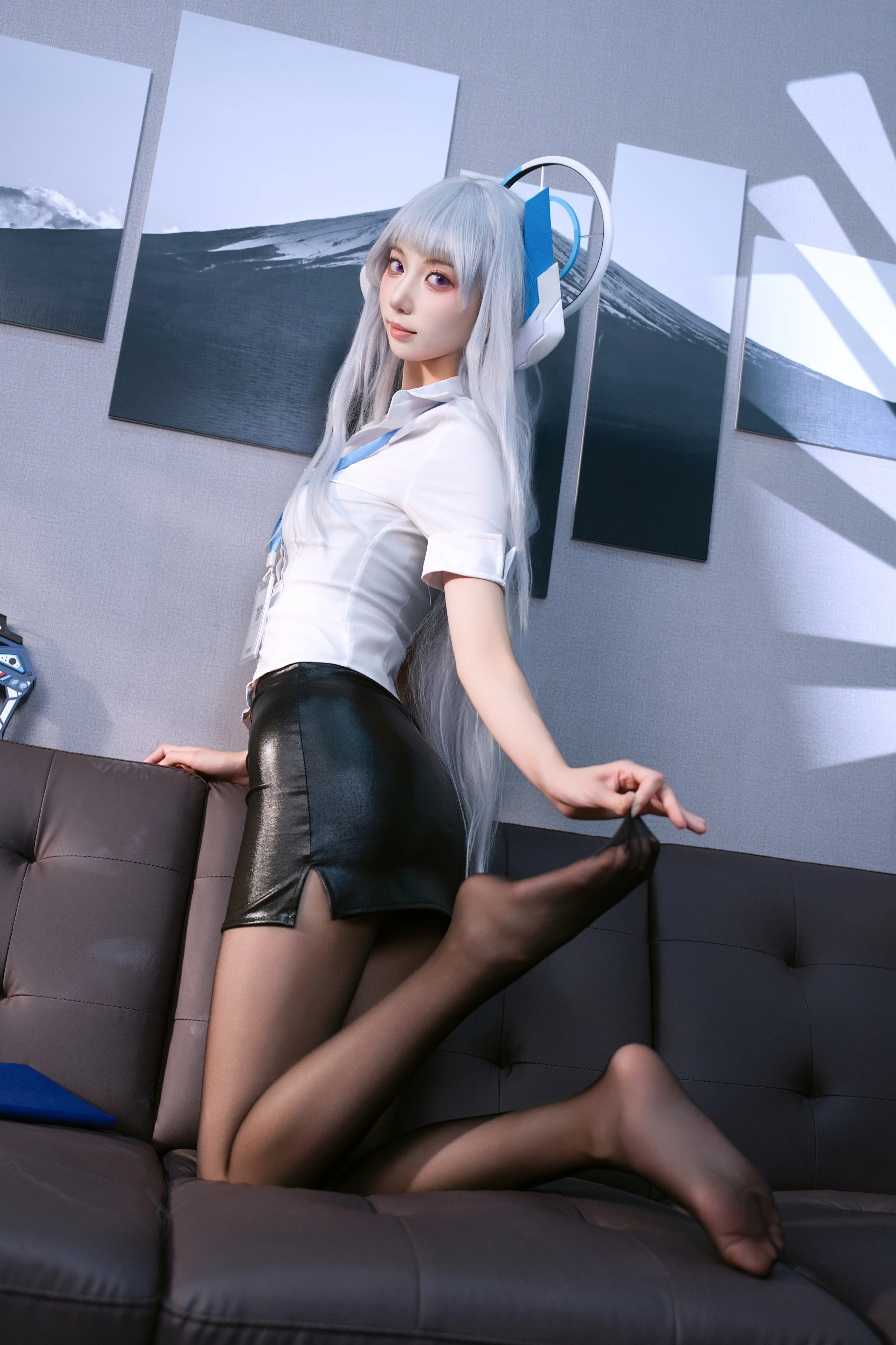 [Ushio Noa Cosplay] Blue Archive's OL Office Style: Capable and Cute Coexist - Image 1