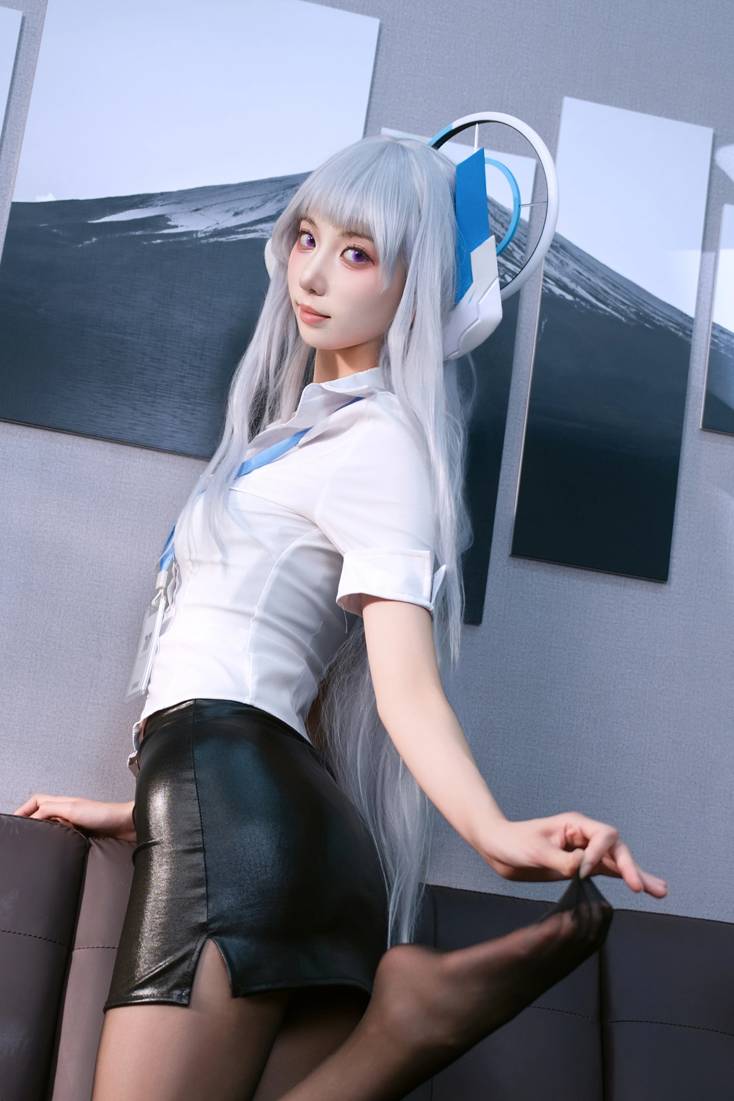[Ushio Noa Cosplay] Blue Archive's OL Office Style: Capable and Cute Coexist - Image 2