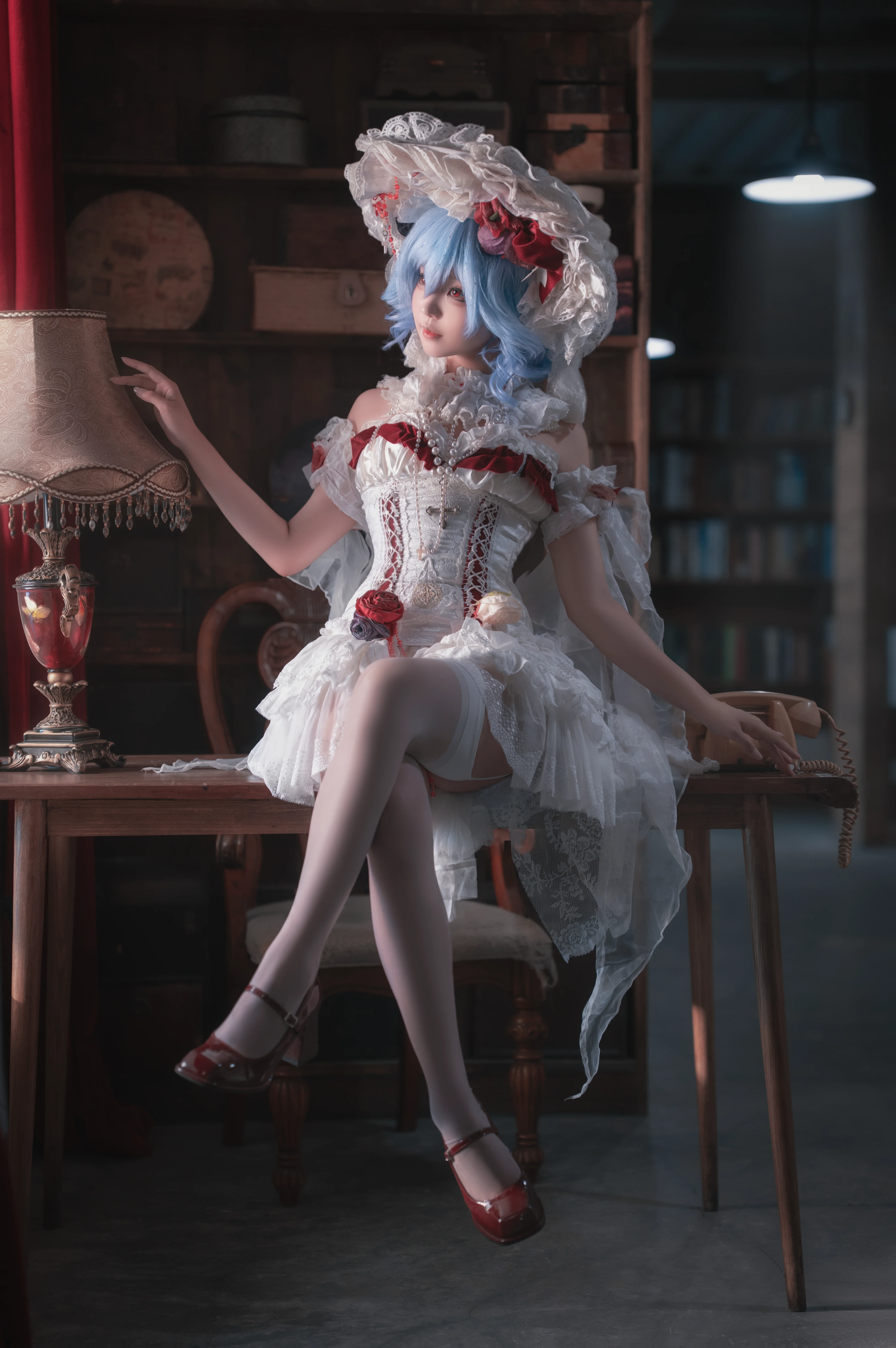 【蕾米莉亚cos】东方project，红白洋装与复古光影氛围片
