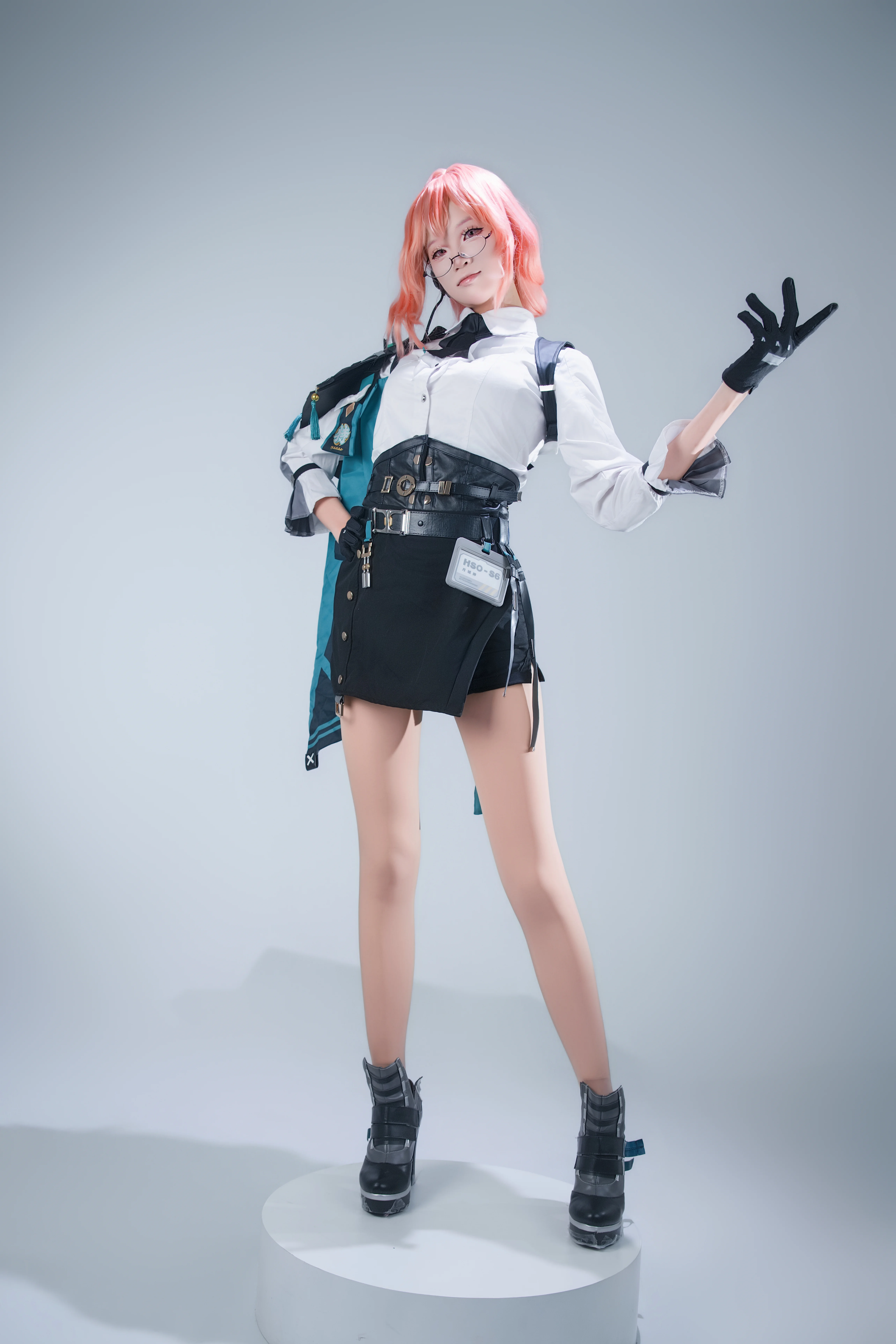 【月城柳cos】绝区零白棚动作参考，无道具的纯粹呈现 - 第 2 张
