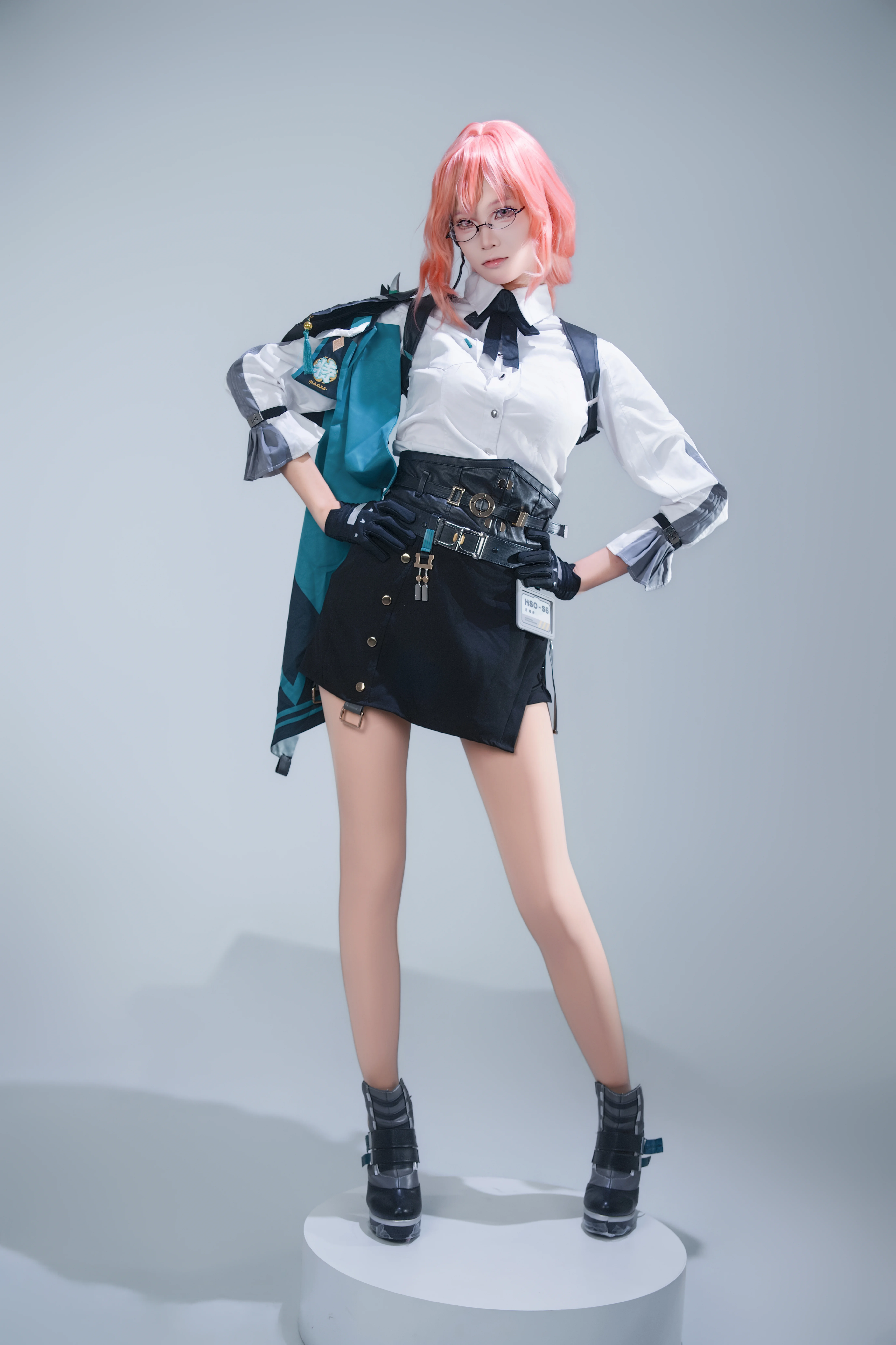 【月城柳cos】绝区零白棚动作参考，无道具的纯粹呈现 - 第 5 张