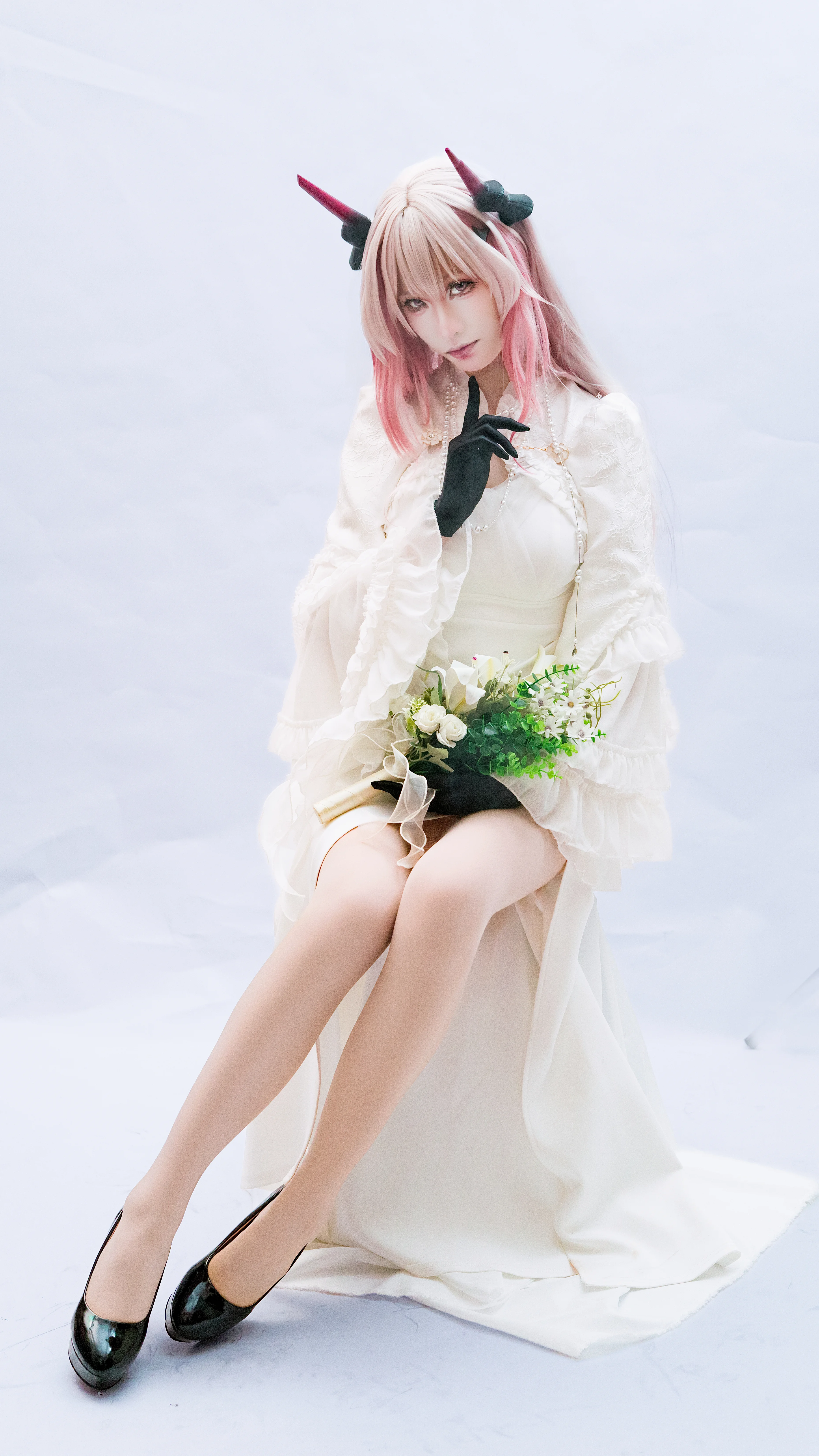 【特蕾西婭cos】明日方舟白衣造型，花束與紅角之約 - 第 2 張