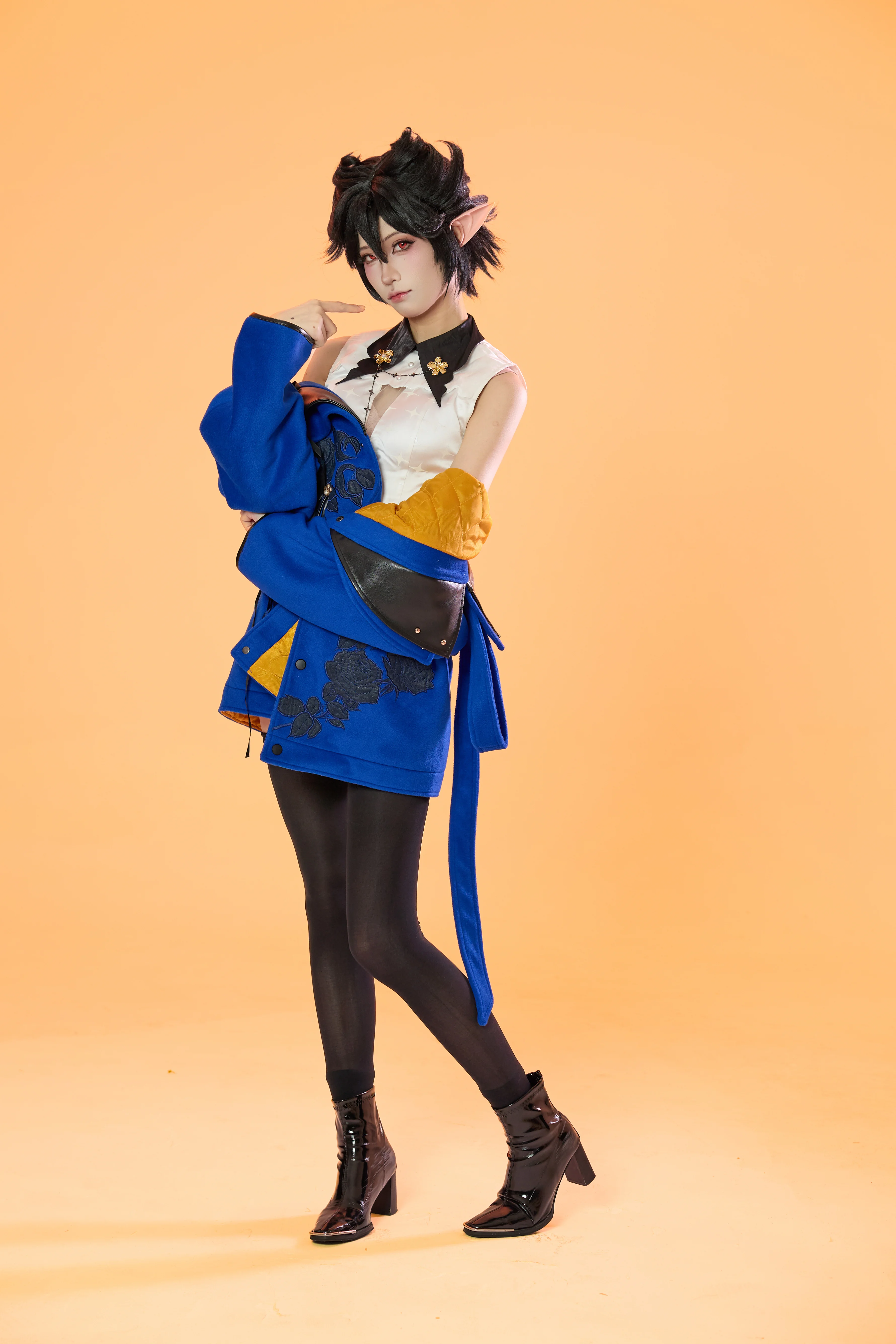 【隐德来希cos】明日方舟耀目之蓝白色棚拍动作参考 - 第 4 张