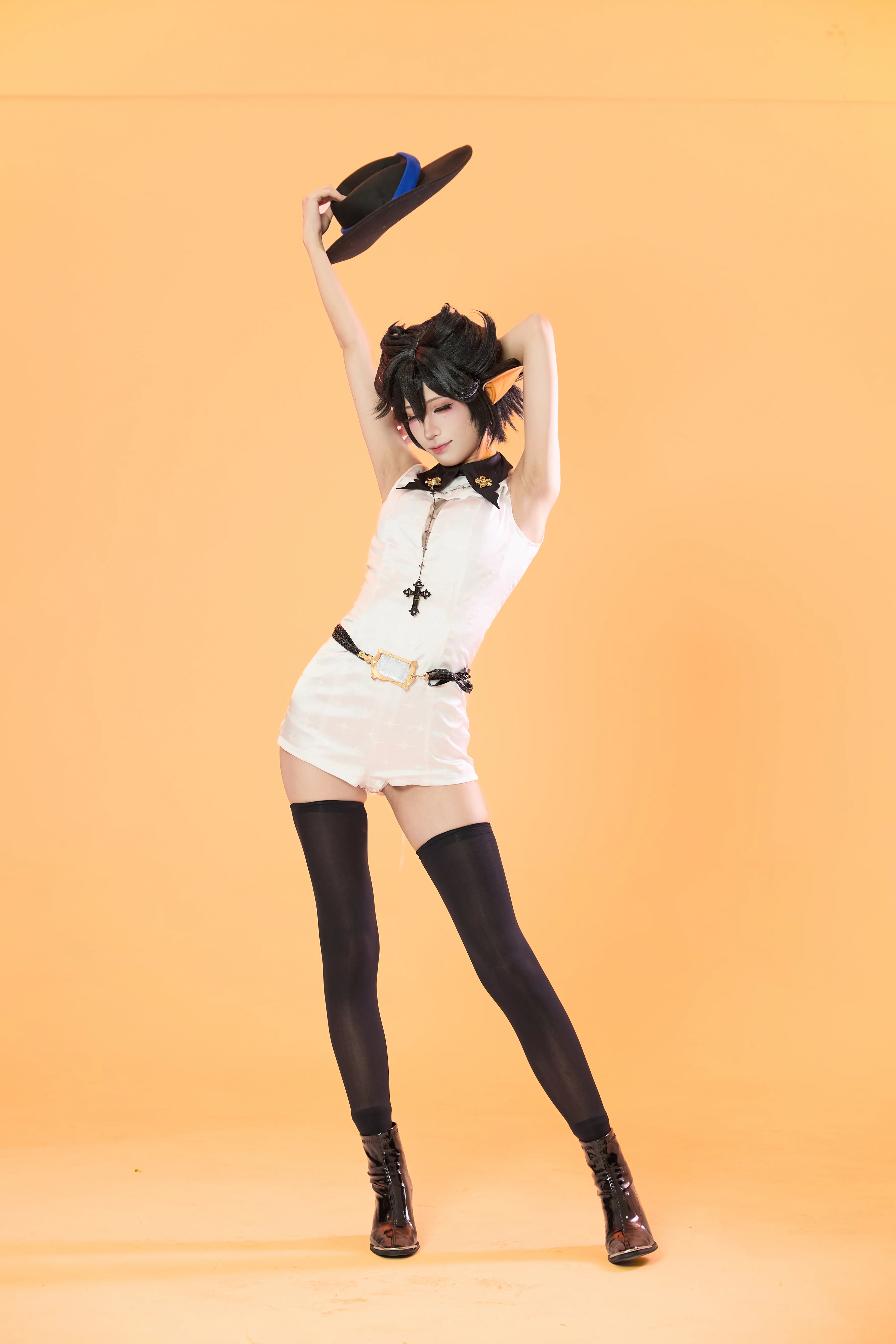 【隐德来希cos】明日方舟耀目之蓝白色棚拍动作参考 - 第 6 张