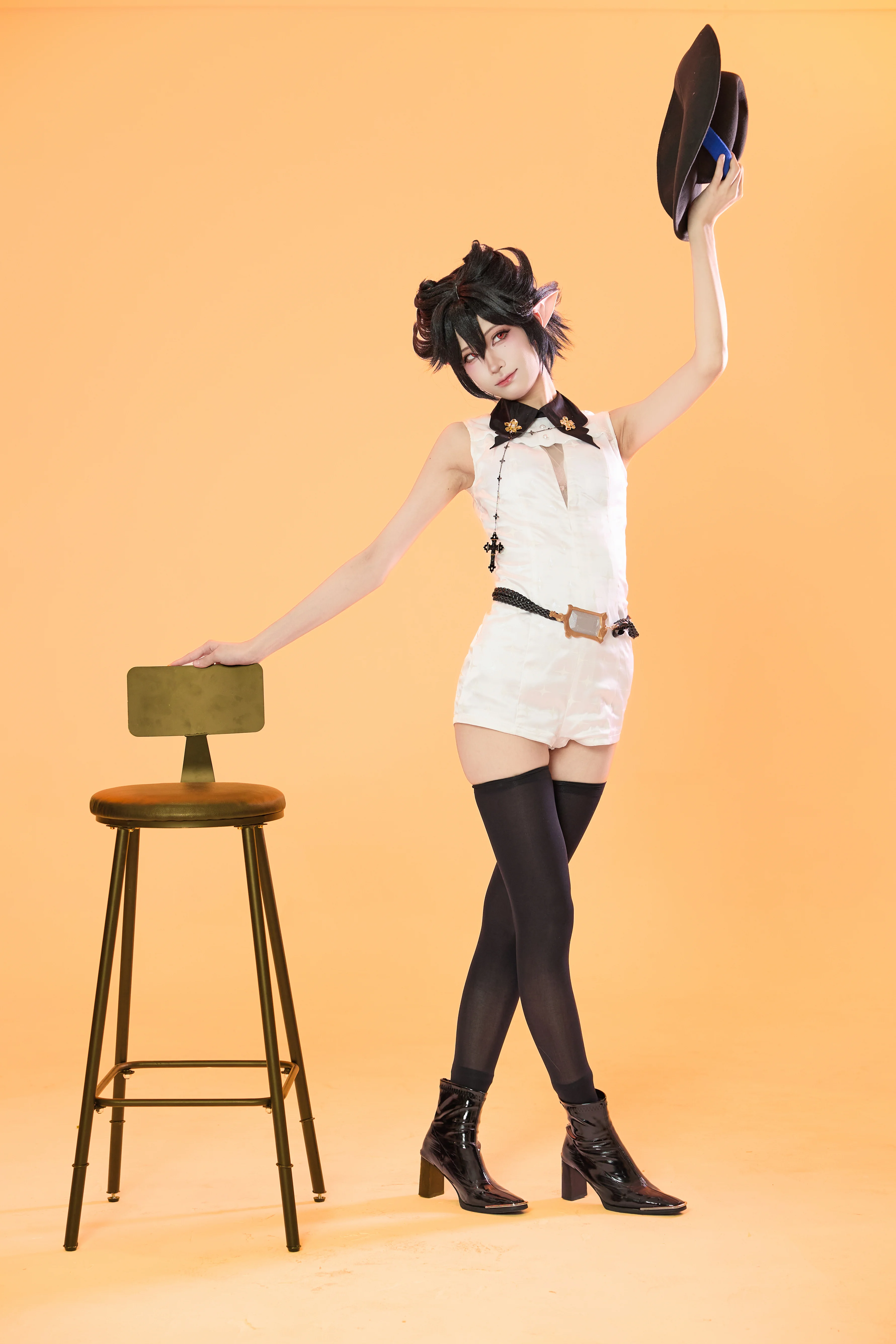 【隐德来希cos】明日方舟耀目之蓝白色棚拍动作参考 - 第 8 张