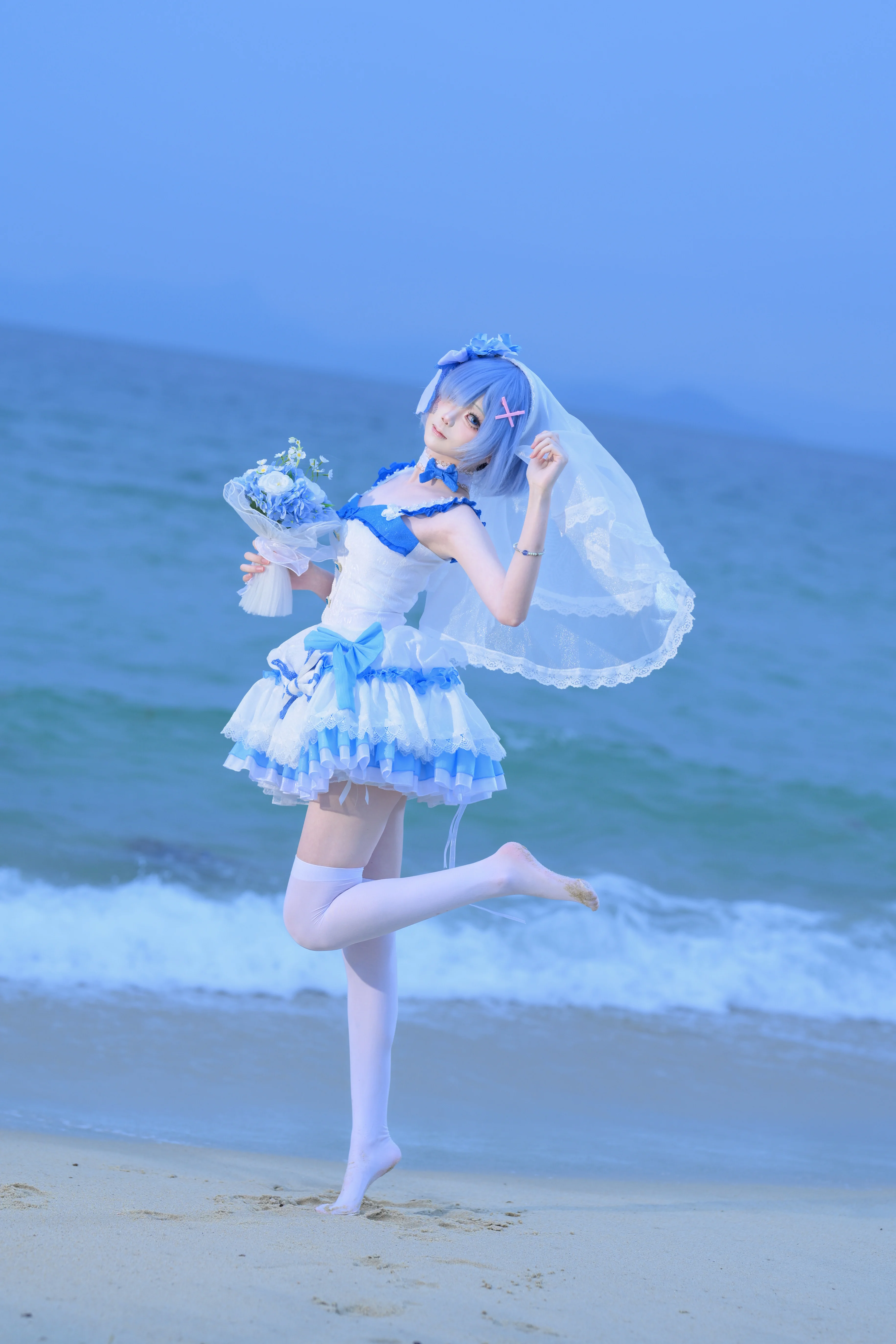 【蕾姆cos】蓝白交织的海岸轻纱，定格夏日清爽瞬间 - 第 1 张