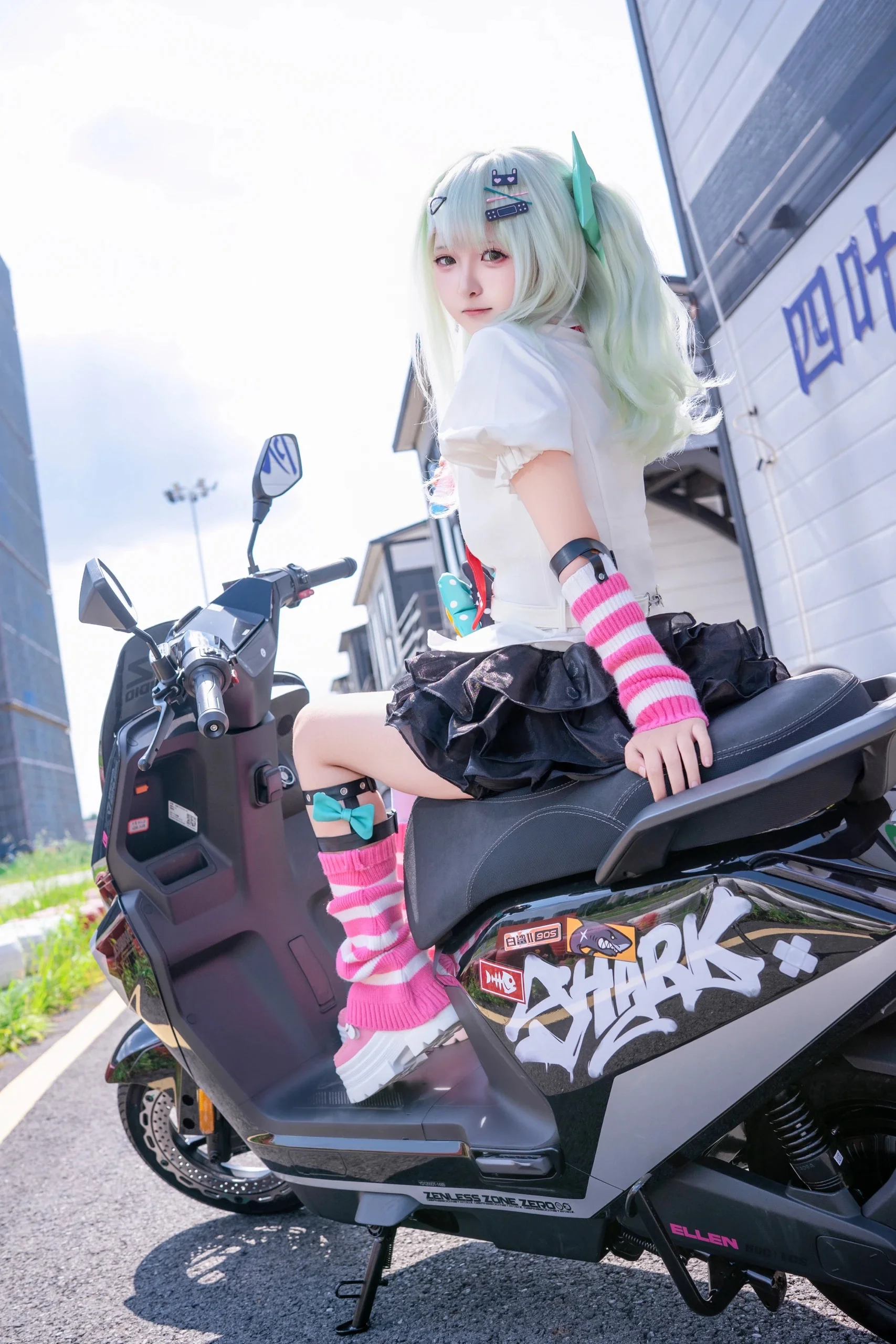 【千夏cos】绝区零联动雅迪电动车实拍 - 第 1 张