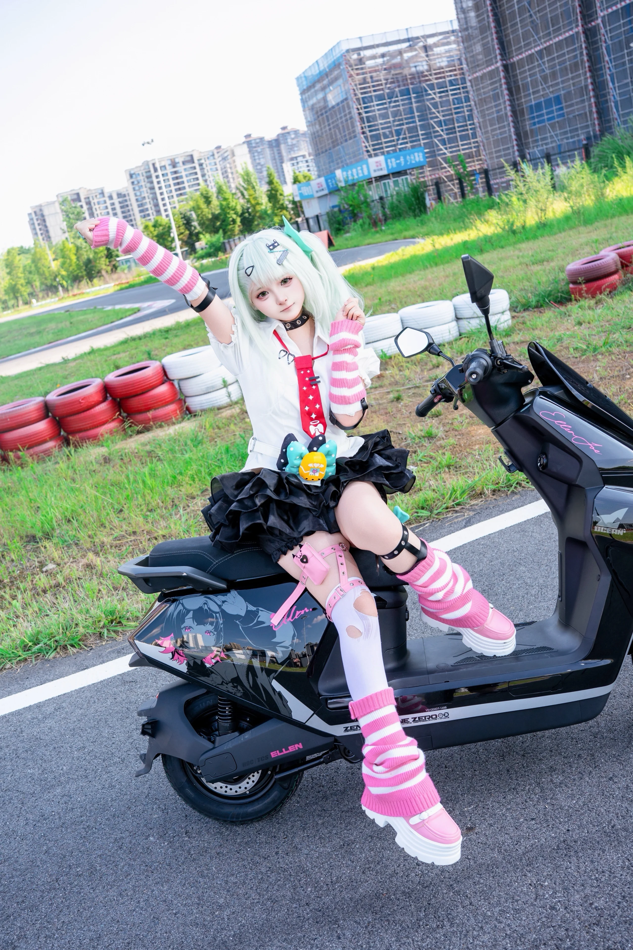 【千夏cos】绝区零联动雅迪电动车实拍 - 第 2 张
