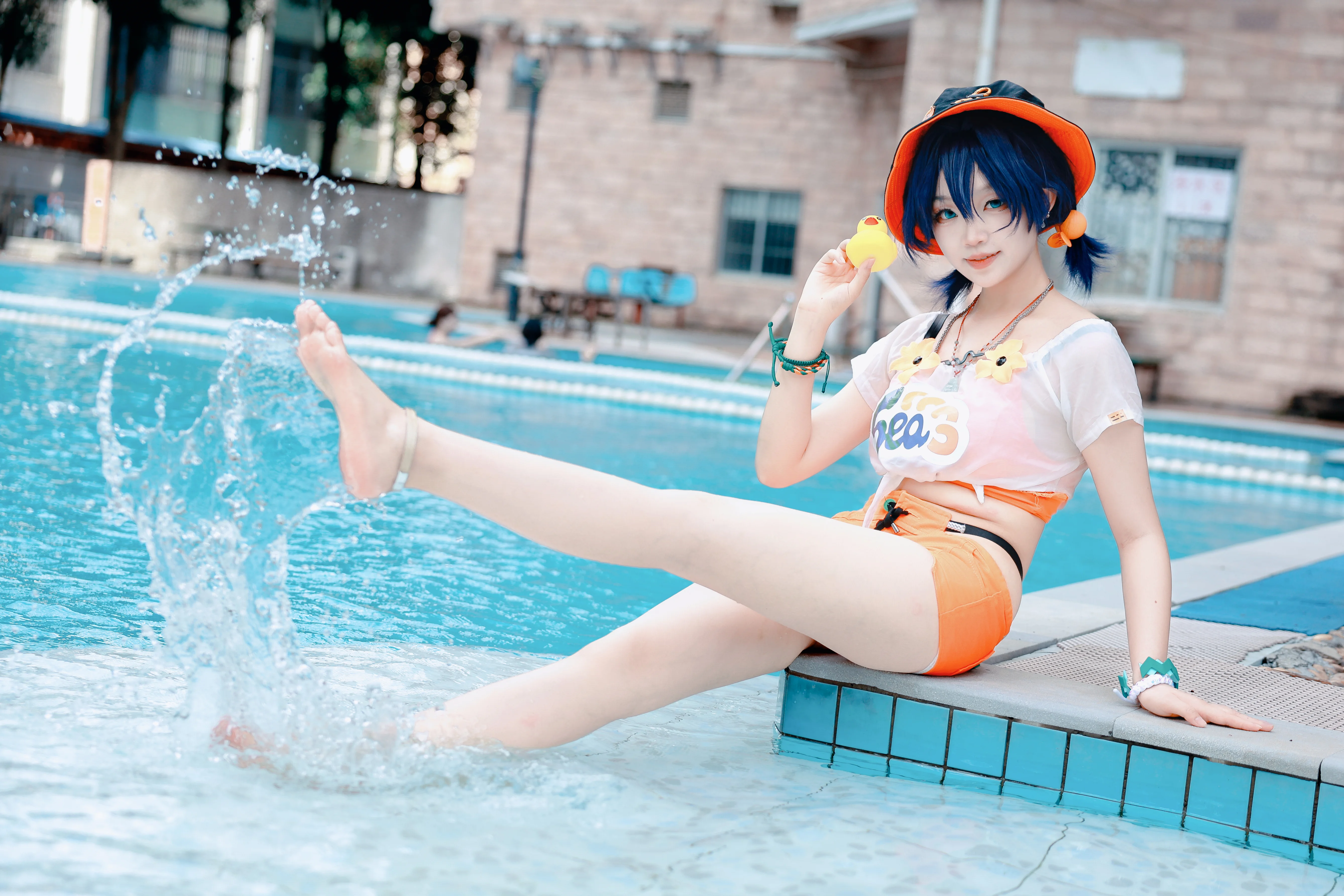 【玲cos】绝区零夏日泳装戏水时光 - 第 2 张