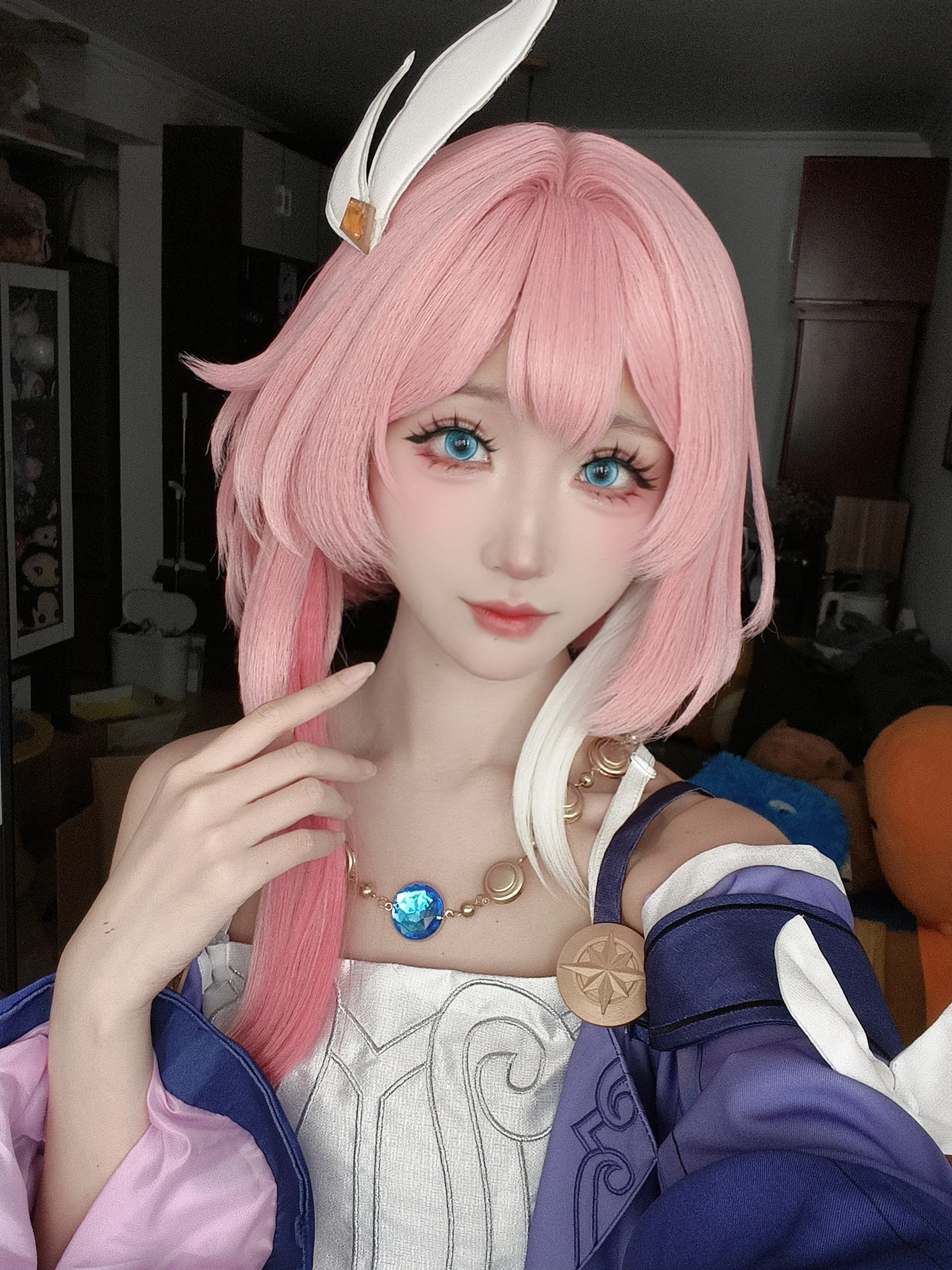 【昔涟cos】崩坏星穹铁道里的粉发少女